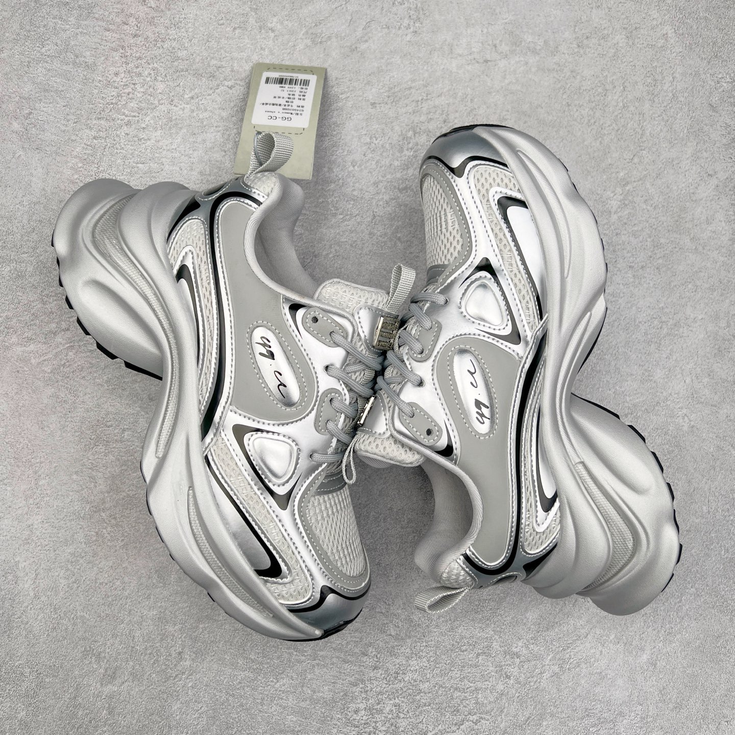 图片[3]-GG-CC Chunky Low白鹿同款独星球 2024新款GGCC低帮复古厚底增高老爹鞋 时髦look轻松定格 不费力展现率性氛围 原版正确大底 高档银盒 酷帅机能风不规则设计大底 8CM 增高厚底 大长腿既视感轻松拿捏 货号：G24X9833 尺码：35 36 37 38 39 40-选品中心