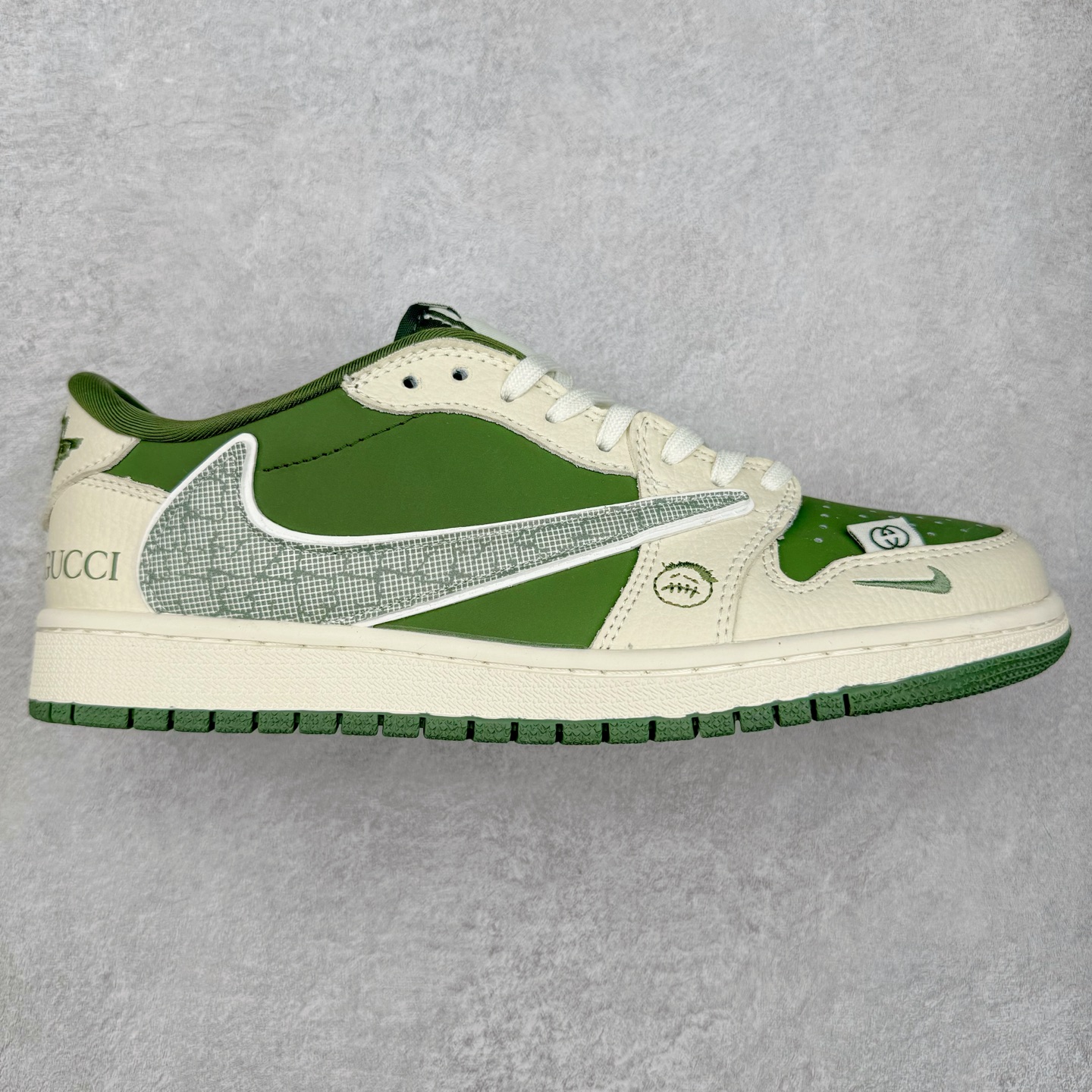 TS x Air Jordan AJ1 Low 倒钩低帮联名定制配色 XS2024-001 原厂内置气垫魔块 A模大底 头层小牛皮 鞋舌AJ原厂专用牛津布+AJ专用反口珍珠布+原厂无杂质高弹内里海棉+特殊封边弹力鞋带 实拍调校N版已经零色差零失真 百分百还原实物色彩所见即所得 不存在货不对板色差等低级问题 选购参考实物拍摄 不混卖不参货 只用心做好货严格选品 承诺混一赔十 尺码：36 36.5 37.5 38 38.5 39 40 40.5 41 42 42.5 43 44 44.5 45-选品中心