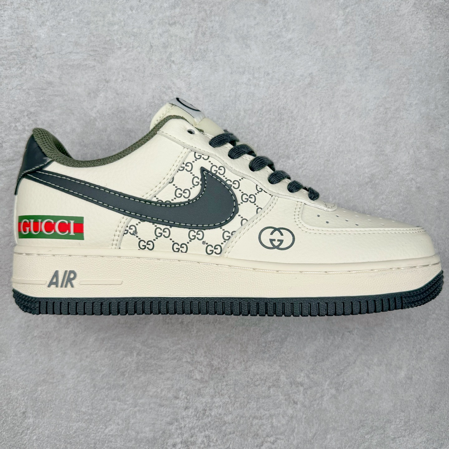 NK Air Force 1´07 Low 空军一号低帮百搭休闲运动板鞋 XZ6188-723 柔软、弹性十足的缓震性能和出色的中底设计 横跨复古与现代的外型结合 造就出风靡全球 三十多年的Force 1 直到今天还深受青睐 实拍调校N版已经零色差零失真 百分百还原实物色彩所见即所得 不存在货不对板色差等低级问题 选购参考实物拍摄 不混卖不参货 只用心做好货严格选品 承诺混一赔十 尺码：36 36.5 37.5 38 38.5 39 40 40.5 41 42 42.5 43 44 44.5 45-选品中心