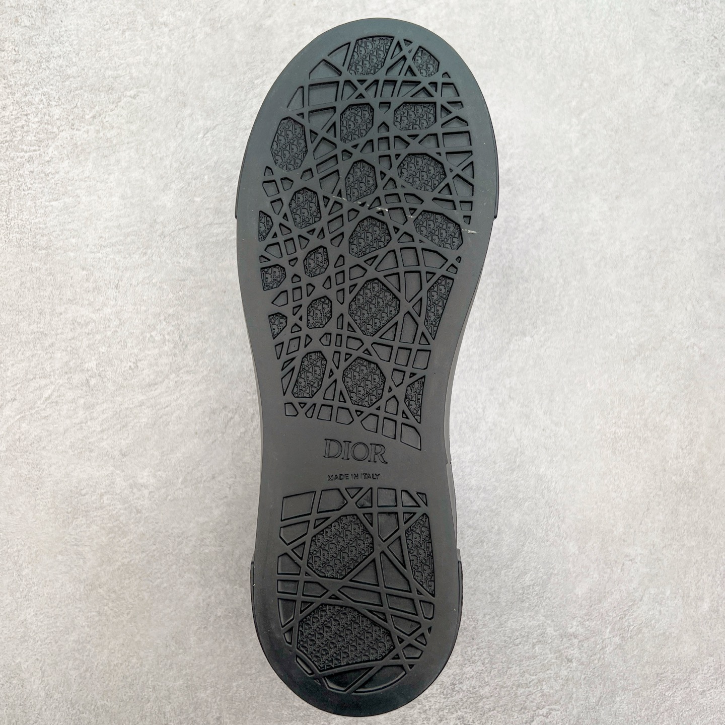 图片[9]-＃纯原 Dior B33 迪奥印花系带时尚运动板鞋网球鞋 全套原厂新版原纸板楦头开发 原厂特供皮料加持 原档数据大底 高频字母排版细节 还原 Zp 高端零售特供批次 2023秋季新品 彰显非凡的精湛工艺 重新诠释经典的网球鞋 时尚的廓形突显厚实感 采用全新的拉绒马海毛针织面料 突显柔软触感与富有层次感的流行色彩 搭配棕色绒面革镶片提升格调 别具一格的加垫鞋舌点缀以压花效果Dior标志 后侧点缀以Dior 30Avenue Montaigne标志 可为各式休闲造型增添时尚气质 尺码：40 41 42 43 44 45 46-选品中心