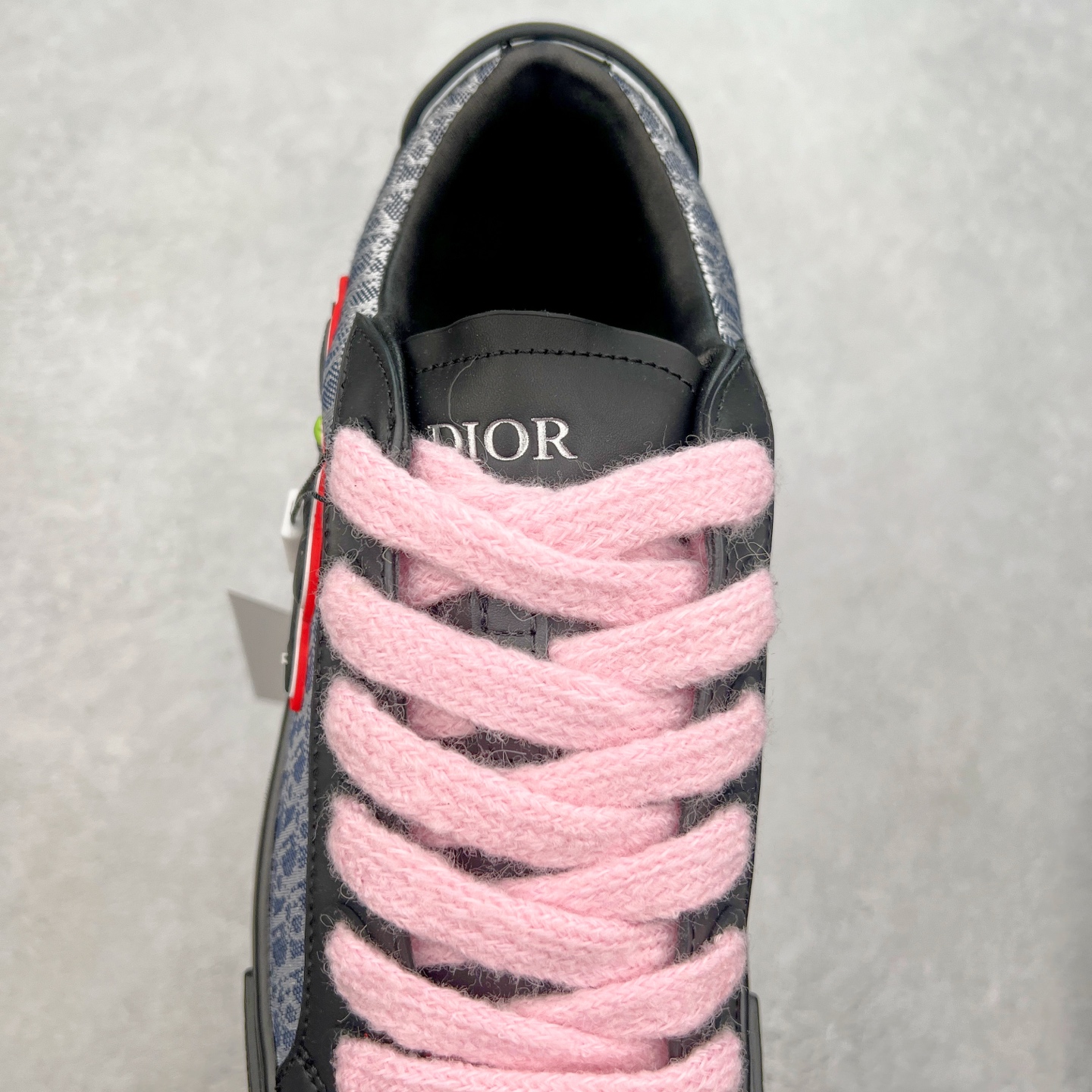 图片[5]-＃纯原 Dior B33 迪奥印花系带时尚运动板鞋网球鞋 全套原厂新版原纸板楦头开发 原厂特供皮料加持 原档数据大底 高频字母排版细节 还原 Zp 高端零售特供批次 2023秋季新品 彰显非凡的精湛工艺 重新诠释经典的网球鞋 时尚的廓形突显厚实感 采用全新的拉绒马海毛针织面料 突显柔软触感与富有层次感的流行色彩 搭配棕色绒面革镶片提升格调 别具一格的加垫鞋舌点缀以压花效果Dior标志 后侧点缀以Dior 30Avenue Montaigne标志 可为各式休闲造型增添时尚气质 尺码：40 41 42 43 44 45 46-选品中心