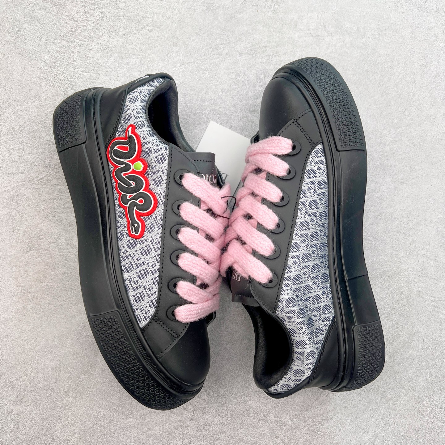 图片[3]-＃纯原 Dior B33 迪奥印花系带时尚运动板鞋网球鞋 全套原厂新版原纸板楦头开发 原厂特供皮料加持 原档数据大底 高频字母排版细节 还原 Zp 高端零售特供批次 2023秋季新品 彰显非凡的精湛工艺 重新诠释经典的网球鞋 时尚的廓形突显厚实感 采用全新的拉绒马海毛针织面料 突显柔软触感与富有层次感的流行色彩 搭配棕色绒面革镶片提升格调 别具一格的加垫鞋舌点缀以压花效果Dior标志 后侧点缀以Dior 30Avenue Montaigne标志 可为各式休闲造型增添时尚气质 尺码：40 41 42 43 44 45 46-选品中心