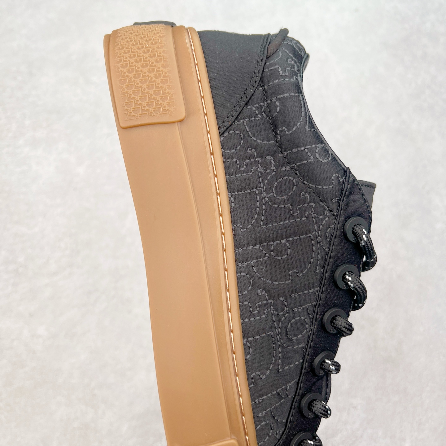 图片[6]-＃纯原 Dior B33 迪奥印花系带时尚运动板鞋网球鞋 全套原厂新版原纸板楦头开发 原厂特供皮料加持 原档数据大底 高频字母排版细节 还原 Zp 高端零售特供批次 2023秋季新品 彰显非凡的精湛工艺 重新诠释经典的网球鞋 时尚的廓形突显厚实感 采用全新的拉绒马海毛针织面料 突显柔软触感与富有层次感的流行色彩 搭配棕色绒面革镶片提升格调 别具一格的加垫鞋舌点缀以压花效果Dior标志 后侧点缀以Dior 30Avenue Montaigne标志 可为各式休闲造型增添时尚气质 尺码：40 41 42 43 44 45 46-选品中心