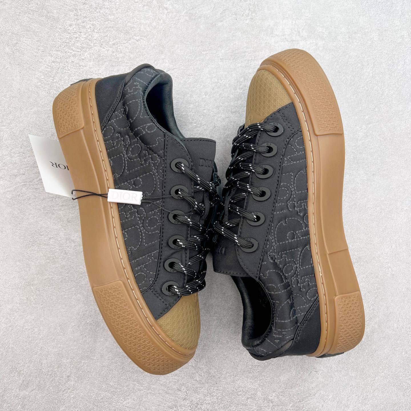 图片[3]-＃纯原 Dior B33 迪奥印花系带时尚运动板鞋网球鞋 全套原厂新版原纸板楦头开发 原厂特供皮料加持 原档数据大底 高频字母排版细节 还原 Zp 高端零售特供批次 2023秋季新品 彰显非凡的精湛工艺 重新诠释经典的网球鞋 时尚的廓形突显厚实感 采用全新的拉绒马海毛针织面料 突显柔软触感与富有层次感的流行色彩 搭配棕色绒面革镶片提升格调 别具一格的加垫鞋舌点缀以压花效果Dior标志 后侧点缀以Dior 30Avenue Montaigne标志 可为各式休闲造型增添时尚气质 尺码：40 41 42 43 44 45 46-选品中心