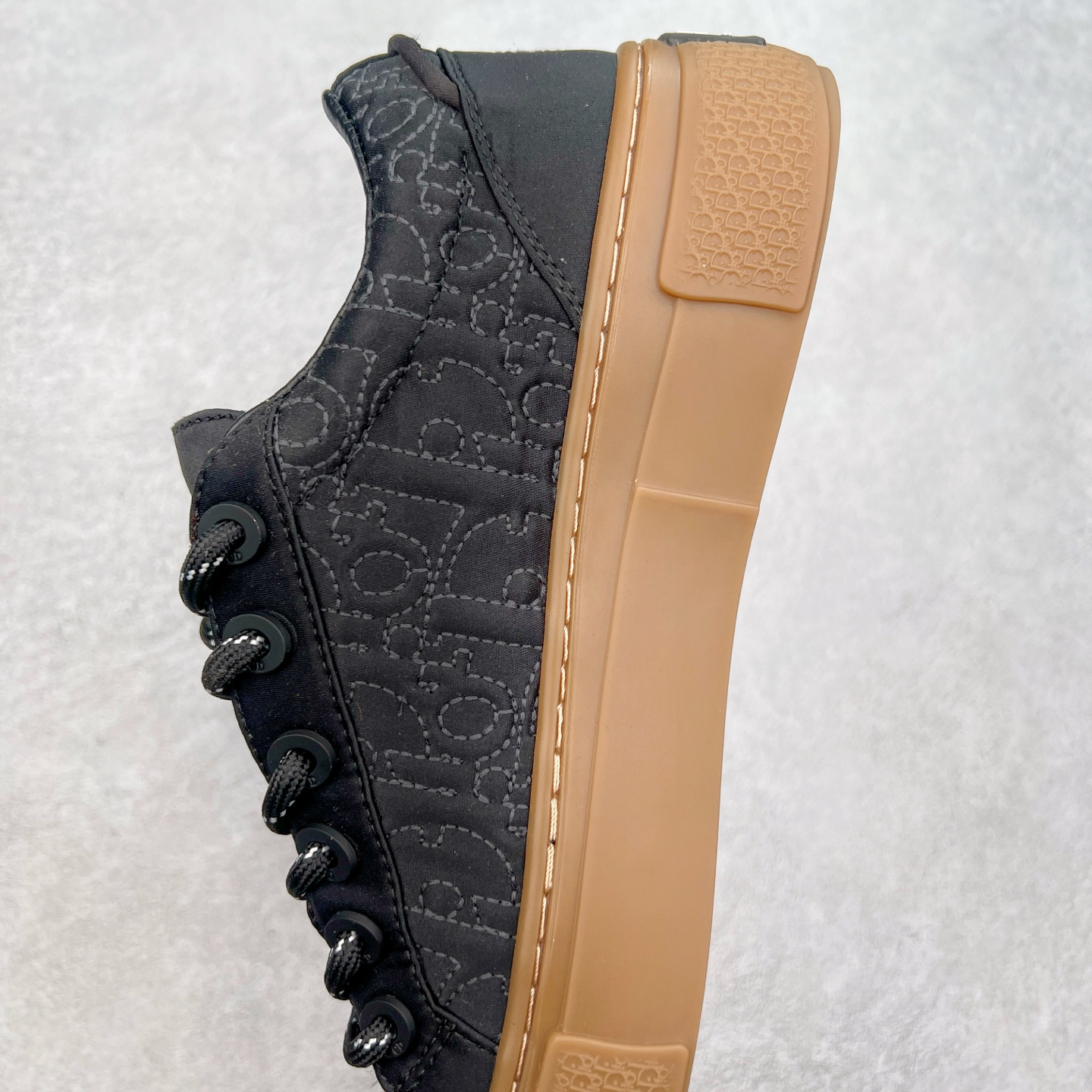 图片[7]-＃纯原 Dior B33 迪奥印花系带时尚运动板鞋网球鞋 全套原厂新版原纸板楦头开发 原厂特供皮料加持 原档数据大底 高频字母排版细节 还原 Zp 高端零售特供批次 2023秋季新品 彰显非凡的精湛工艺 重新诠释经典的网球鞋 时尚的廓形突显厚实感 采用全新的拉绒马海毛针织面料 突显柔软触感与富有层次感的流行色彩 搭配棕色绒面革镶片提升格调 别具一格的加垫鞋舌点缀以压花效果Dior标志 后侧点缀以Dior 30Avenue Montaigne标志 可为各式休闲造型增添时尚气质 尺码：40 41 42 43 44 45 46-选品中心