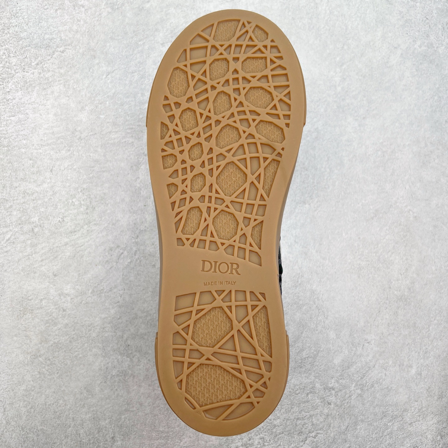 图片[9]-＃纯原 Dior B33 迪奥印花系带时尚运动板鞋网球鞋 全套原厂新版原纸板楦头开发 原厂特供皮料加持 原档数据大底 高频字母排版细节 还原 Zp 高端零售特供批次 2023秋季新品 彰显非凡的精湛工艺 重新诠释经典的网球鞋 时尚的廓形突显厚实感 采用全新的拉绒马海毛针织面料 突显柔软触感与富有层次感的流行色彩 搭配棕色绒面革镶片提升格调 别具一格的加垫鞋舌点缀以压花效果Dior标志 后侧点缀以Dior 30Avenue Montaigne标志 可为各式休闲造型增添时尚气质 尺码：40 41 42 43 44 45 46-选品中心