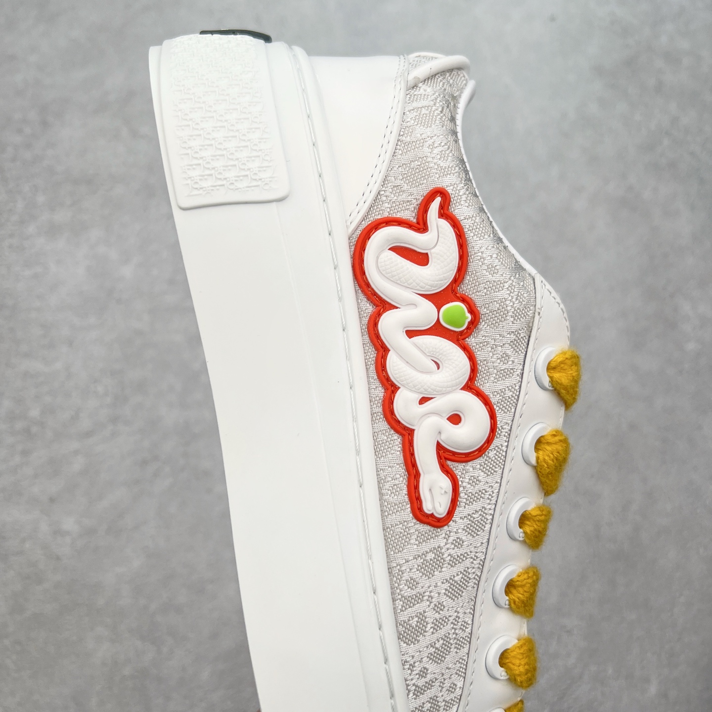 图片[6]-＃纯原 Dior B33 迪奥印花系带时尚运动板鞋网球鞋 全套原厂新版原纸板楦头开发 原厂特供皮料加持 原档数据大底 高频字母排版细节 还原 Zp 高端零售特供批次 2023秋季新品 彰显非凡的精湛工艺 重新诠释经典的网球鞋 时尚的廓形突显厚实感 采用全新的拉绒马海毛针织面料 突显柔软触感与富有层次感的流行色彩 搭配棕色绒面革镶片提升格调 别具一格的加垫鞋舌点缀以压花效果Dior标志 后侧点缀以Dior 30Avenue Montaigne标志 可为各式休闲造型增添时尚气质 尺码：40 41 42 43 44 45 46-选品中心