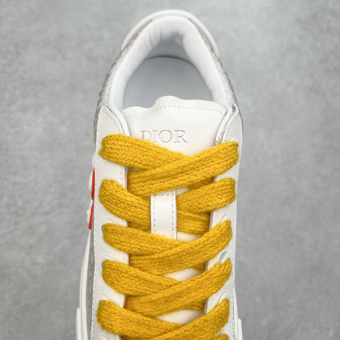 图片[5]-＃纯原 Dior B33 迪奥印花系带时尚运动板鞋网球鞋 全套原厂新版原纸板楦头开发 原厂特供皮料加持 原档数据大底 高频字母排版细节 还原 Zp 高端零售特供批次 2023秋季新品 彰显非凡的精湛工艺 重新诠释经典的网球鞋 时尚的廓形突显厚实感 采用全新的拉绒马海毛针织面料 突显柔软触感与富有层次感的流行色彩 搭配棕色绒面革镶片提升格调 别具一格的加垫鞋舌点缀以压花效果Dior标志 后侧点缀以Dior 30Avenue Montaigne标志 可为各式休闲造型增添时尚气质 尺码：40 41 42 43 44 45 46-选品中心