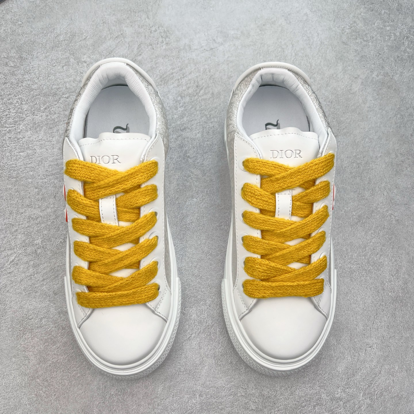 图片[2]-＃纯原 Dior B33 迪奥印花系带时尚运动板鞋网球鞋 全套原厂新版原纸板楦头开发 原厂特供皮料加持 原档数据大底 高频字母排版细节 还原 Zp 高端零售特供批次 2023秋季新品 彰显非凡的精湛工艺 重新诠释经典的网球鞋 时尚的廓形突显厚实感 采用全新的拉绒马海毛针织面料 突显柔软触感与富有层次感的流行色彩 搭配棕色绒面革镶片提升格调 别具一格的加垫鞋舌点缀以压花效果Dior标志 后侧点缀以Dior 30Avenue Montaigne标志 可为各式休闲造型增添时尚气质 尺码：40 41 42 43 44 45 46-选品中心