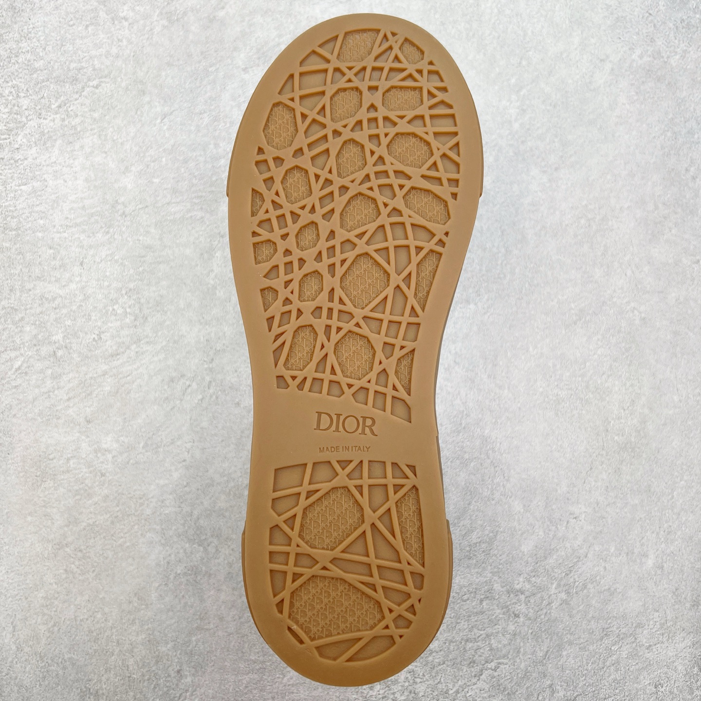 图片[9]-＃纯原 Dior B33 迪奥印花系带时尚运动板鞋网球鞋 全套原厂新版原纸板楦头开发 原厂特供皮料加持 原档数据大底 高频字母排版细节 还原 Zp 高端零售特供批次 2023秋季新品 彰显非凡的精湛工艺 重新诠释经典的网球鞋 时尚的廓形突显厚实感 采用全新的拉绒马海毛针织面料 突显柔软触感与富有层次感的流行色彩 搭配棕色绒面革镶片提升格调 别具一格的加垫鞋舌点缀以压花效果Dior标志 后侧点缀以Dior 30Avenue Montaigne标志 可为各式休闲造型增添时尚气质 尺码：40 41 42 43 44 45 46-选品中心