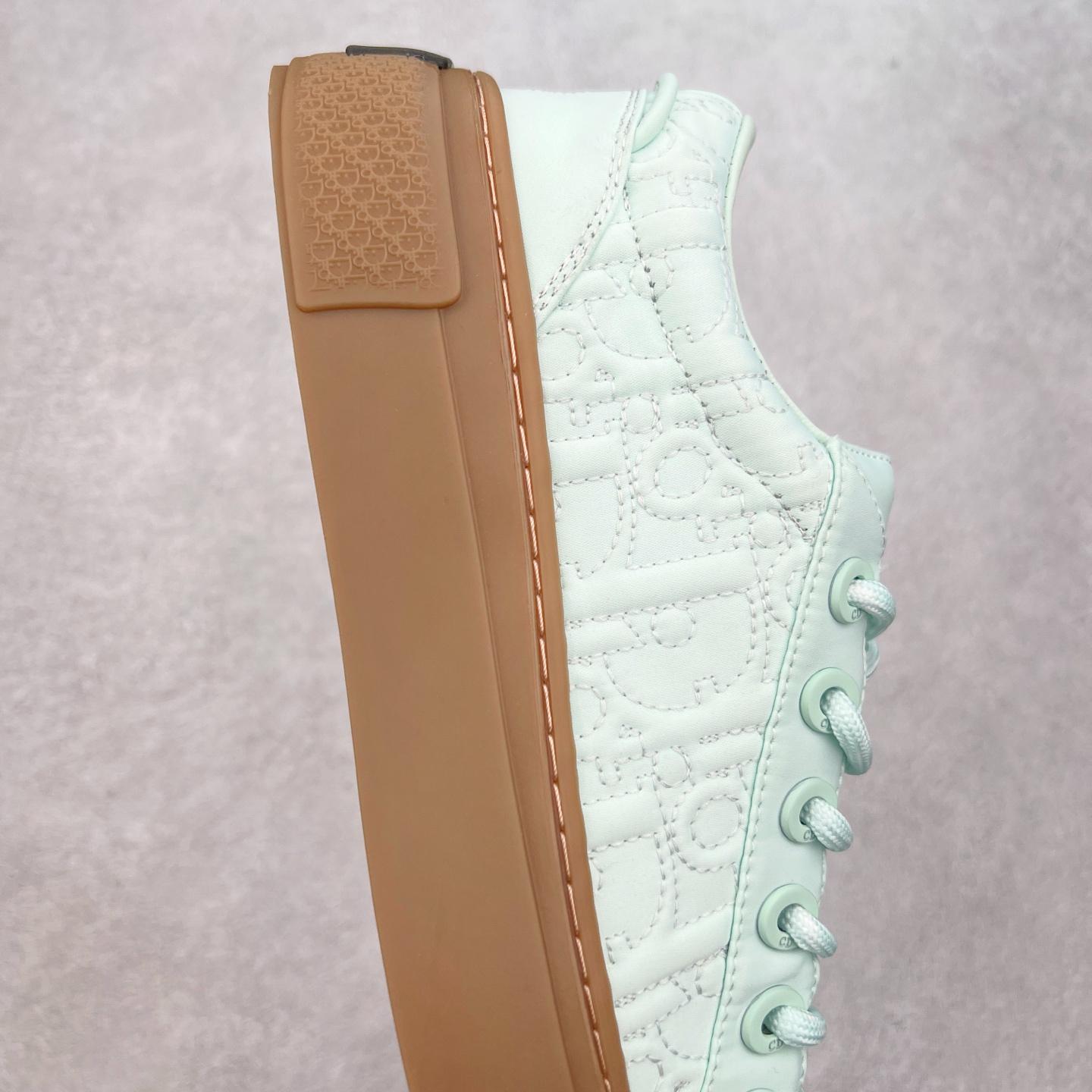 图片[6]-＃纯原 Dior B33 迪奥印花系带时尚运动板鞋网球鞋 全套原厂新版原纸板楦头开发 原厂特供皮料加持 原档数据大底 高频字母排版细节 还原 Zp 高端零售特供批次 2023秋季新品 彰显非凡的精湛工艺 重新诠释经典的网球鞋 时尚的廓形突显厚实感 采用全新的拉绒马海毛针织面料 突显柔软触感与富有层次感的流行色彩 搭配棕色绒面革镶片提升格调 别具一格的加垫鞋舌点缀以压花效果Dior标志 后侧点缀以Dior 30Avenue Montaigne标志 可为各式休闲造型增添时尚气质 尺码：40 41 42 43 44 45 46-选品中心