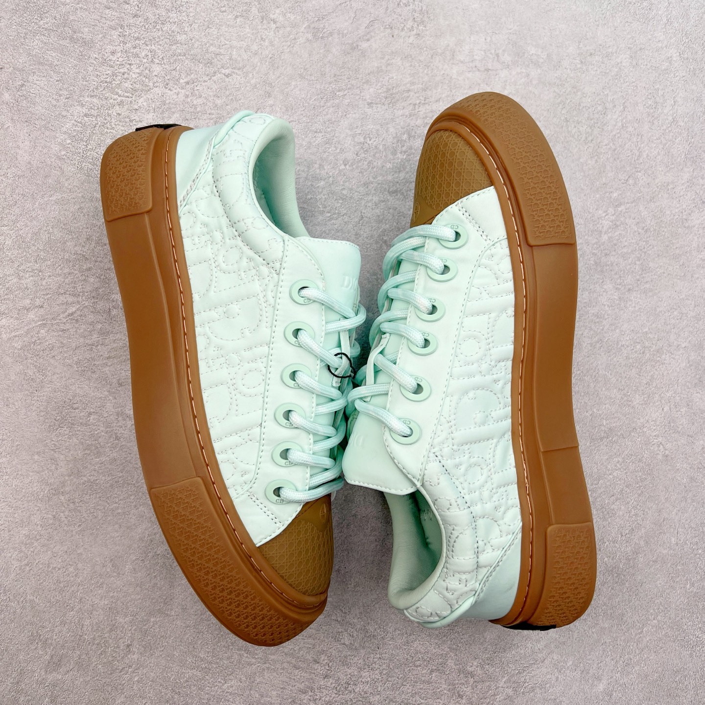 图片[3]-＃纯原 Dior B33 迪奥印花系带时尚运动板鞋网球鞋 全套原厂新版原纸板楦头开发 原厂特供皮料加持 原档数据大底 高频字母排版细节 还原 Zp 高端零售特供批次 2023秋季新品 彰显非凡的精湛工艺 重新诠释经典的网球鞋 时尚的廓形突显厚实感 采用全新的拉绒马海毛针织面料 突显柔软触感与富有层次感的流行色彩 搭配棕色绒面革镶片提升格调 别具一格的加垫鞋舌点缀以压花效果Dior标志 后侧点缀以Dior 30Avenue Montaigne标志 可为各式休闲造型增添时尚气质 尺码：40 41 42 43 44 45 46-选品中心