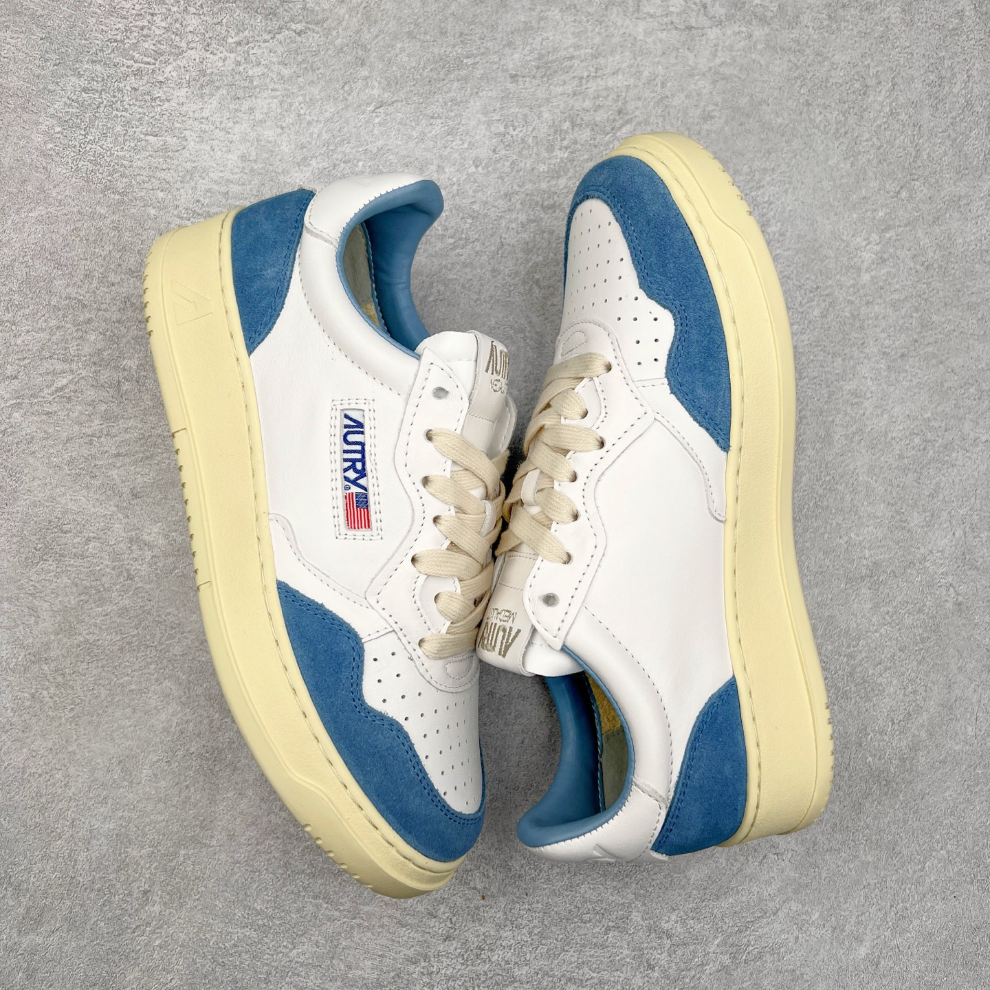 图片[3]-韩国小众品牌Autry纯原代工厂出品 相信很多热爱小白鞋的潮流人士对这个品牌应该都不会陌生 韩国风欧美风日常百搭经典小白鞋 朴彩英Rose同款、刘雯、车静媛、好多明星博主都穿过…Autry标志性的美国旗帜图案 火爆全球专柜官网断码断货 每一款鞋都有着简单线条和内敛细节设计 厚实发黄的鞋底和鞋面标签带是它的经典标识 鞋头的设计也比较立体 不会很扁 显得整个鞋型都非常好看 做旧发黄的鞋底有3.5厘米的厚度 很有复古的味道 但是一点也不会硬 采用原版进口小牛皮 面料柔软舒适 Q弹垫脚 上脚柔软有弹力 尺码：35 36 37 38 39 40 41 42 43 44-选品中心