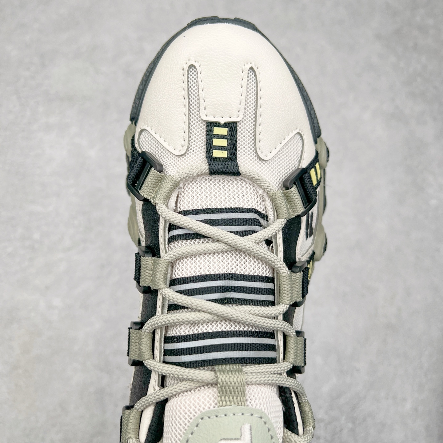 图片[4]-FILA FUSION EXOCET 斐乐山脉复古系列舒适百搭耐磨包裹性吸汗透气低帮跑步鞋 FUSION 系列传承了 FILA 的百年基因，融入年轻运动及潮流文化，成为引领变革、创新突破的一代。以“1+N” 的跨界合作模式重现经典的同时创造经典。带来最出其不意的跨界合作惊喜。同时，FILAFUSION把FILA 的 DNA 融入到定制体验里，你可以随心制造厲于你的产品。FILA FUSION 的鞋家族涵盖了老爹鞋、跑步鞋、网球鞋、季节款。风格复古新潮，满足了时尚人士出行及各类运动的搭配需求，成为当下年轻人筷拥的鞋类品牌之一。FILA FUSION 走进年轻人的世界，通过年轻人运动，街舞，滑板，篮球，展现 FILA FUSION 的潮流态度和年轻文化。FILA FUSION 认为末来属于引领变革、创新突破的年轻一代，让我们一起构成 FILA 未来的蓝图吧！尺码：35.5 36 36.5 37.5 38 38.5 39 40-选品中心