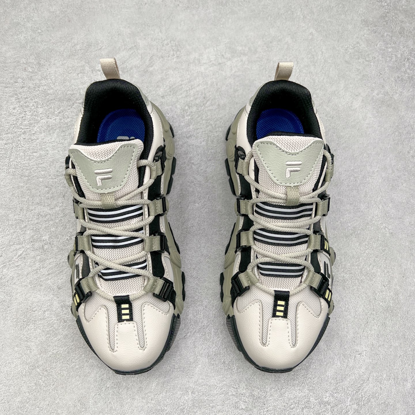 图片[2]-FILA FUSION EXOCET 斐乐山脉复古系列舒适百搭耐磨包裹性吸汗透气低帮跑步鞋 FUSION 系列传承了 FILA 的百年基因，融入年轻运动及潮流文化，成为引领变革、创新突破的一代。以“1+N” 的跨界合作模式重现经典的同时创造经典。带来最出其不意的跨界合作惊喜。同时，FILAFUSION把FILA 的 DNA 融入到定制体验里，你可以随心制造厲于你的产品。FILA FUSION 的鞋家族涵盖了老爹鞋、跑步鞋、网球鞋、季节款。风格复古新潮，满足了时尚人士出行及各类运动的搭配需求，成为当下年轻人筷拥的鞋类品牌之一。FILA FUSION 走进年轻人的世界，通过年轻人运动，街舞，滑板，篮球，展现 FILA FUSION 的潮流态度和年轻文化。FILA FUSION 认为末来属于引领变革、创新突破的年轻一代，让我们一起构成 FILA 未来的蓝图吧！尺码：35.5 36 36.5 37.5 38 38.5 39 40-选品中心