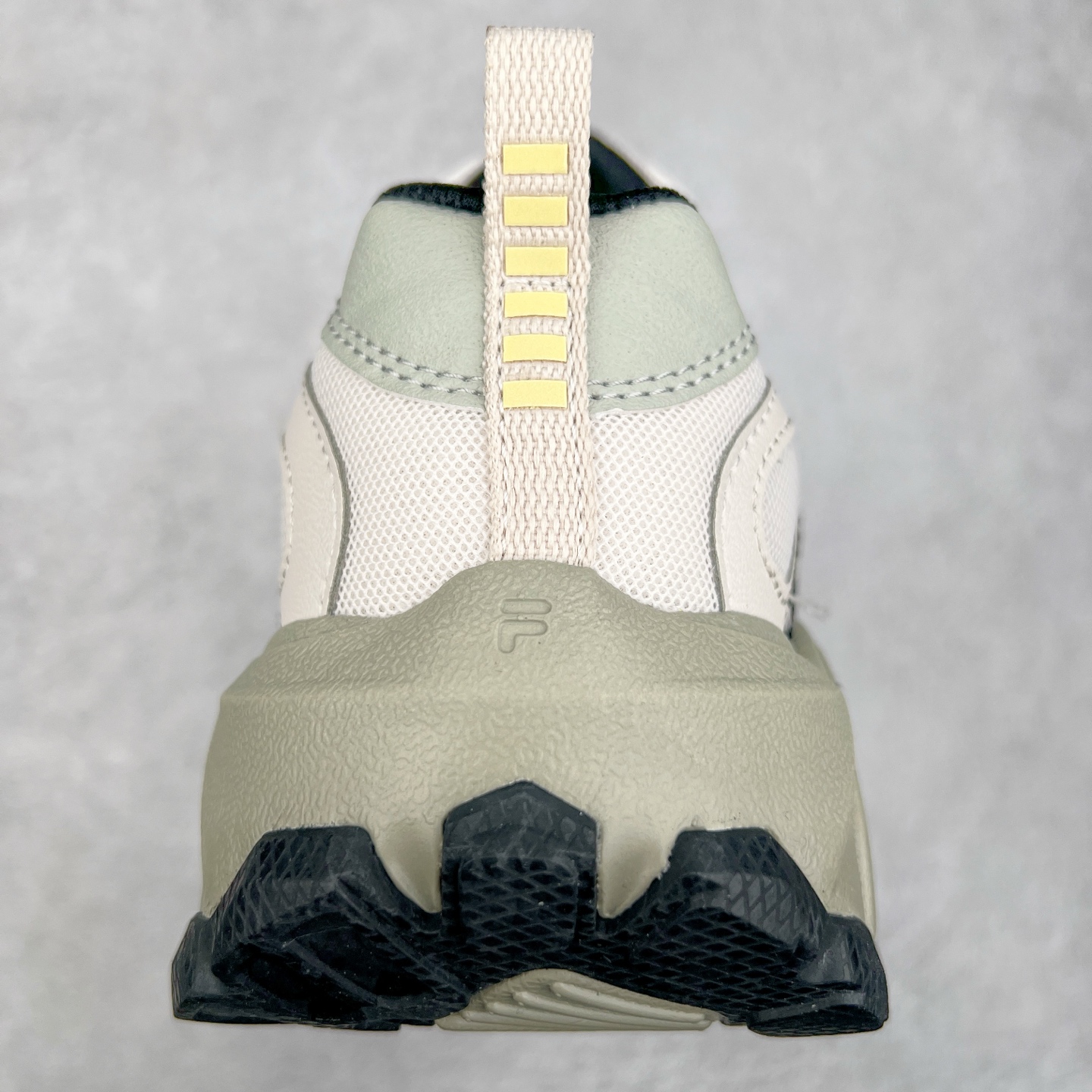 图片[8]-FILA FUSION EXOCET 斐乐山脉复古系列舒适百搭耐磨包裹性吸汗透气低帮跑步鞋 FUSION 系列传承了 FILA 的百年基因，融入年轻运动及潮流文化，成为引领变革、创新突破的一代。以“1+N” 的跨界合作模式重现经典的同时创造经典。带来最出其不意的跨界合作惊喜。同时，FILAFUSION把FILA 的 DNA 融入到定制体验里，你可以随心制造厲于你的产品。FILA FUSION 的鞋家族涵盖了老爹鞋、跑步鞋、网球鞋、季节款。风格复古新潮，满足了时尚人士出行及各类运动的搭配需求，成为当下年轻人筷拥的鞋类品牌之一。FILA FUSION 走进年轻人的世界，通过年轻人运动，街舞，滑板，篮球，展现 FILA FUSION 的潮流态度和年轻文化。FILA FUSION 认为末来属于引领变革、创新突破的年轻一代，让我们一起构成 FILA 未来的蓝图吧！尺码：35.5 36 36.5 37.5 38 38.5 39 40-选品中心