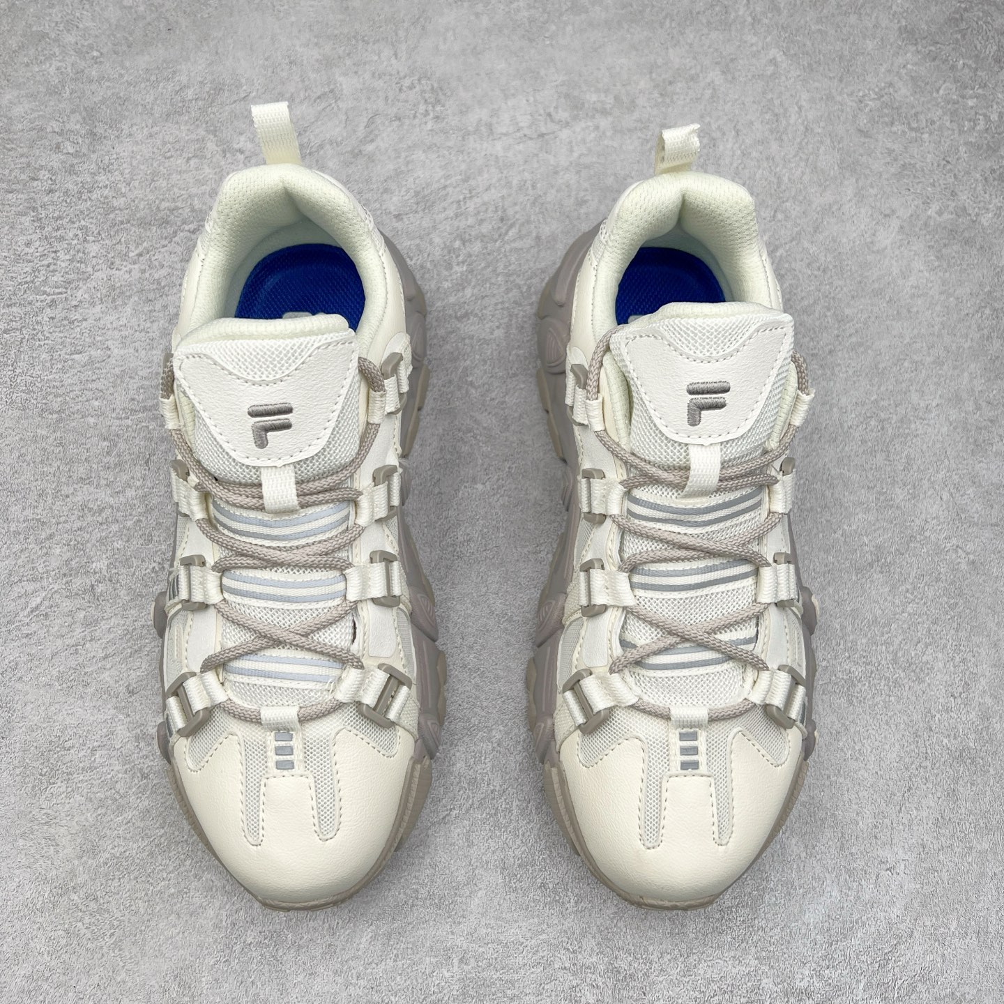 图片[2]-FILA FUSION EXOCET 斐乐山脉复古系列舒适百搭耐磨包裹性吸汗透气低帮跑步鞋 FUSION 系列传承了 FILA 的百年基因，融入年轻运动及潮流文化，成为引领变革、创新突破的一代。以“1+N” 的跨界合作模式重现经典的同时创造经典。带来最出其不意的跨界合作惊喜。同时，FILAFUSION把FILA 的 DNA 融入到定制体验里，你可以随心制造厲于你的产品。FILA FUSION 的鞋家族涵盖了老爹鞋、跑步鞋、网球鞋、季节款。风格复古新潮，满足了时尚人士出行及各类运动的搭配需求，成为当下年轻人筷拥的鞋类品牌之一。FILA FUSION 走进年轻人的世界，通过年轻人运动，街舞，滑板，篮球，展现 FILA FUSION 的潮流态度和年轻文化。FILA FUSION 认为末来属于引领变革、创新突破的年轻一代，让我们一起构成 FILA 未来的蓝图吧！尺码：35.5 36 36.5 37.5 38 38.5 39 40-选品中心