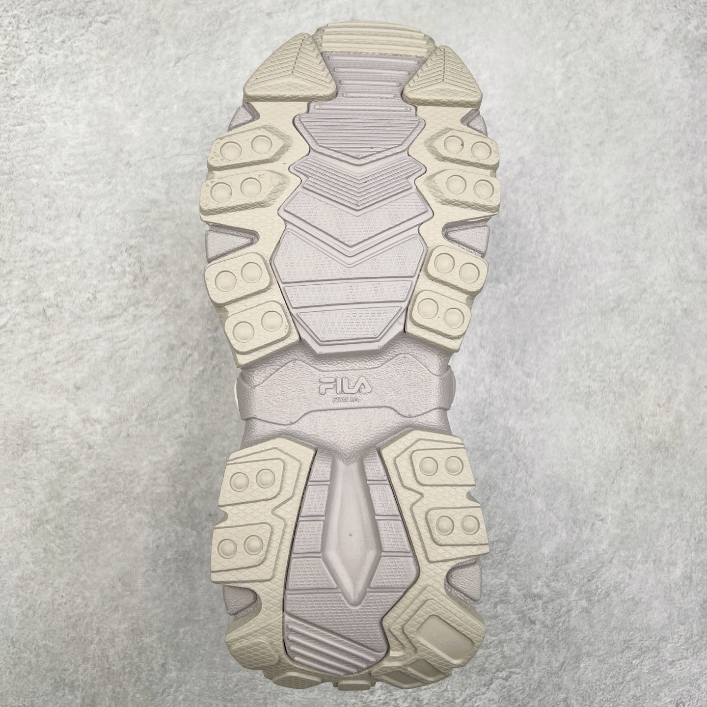 图片[9]-FILA FUSION EXOCET 斐乐山脉复古系列舒适百搭耐磨包裹性吸汗透气低帮跑步鞋 FUSION 系列传承了 FILA 的百年基因，融入年轻运动及潮流文化，成为引领变革、创新突破的一代。以“1+N” 的跨界合作模式重现经典的同时创造经典。带来最出其不意的跨界合作惊喜。同时，FILAFUSION把FILA 的 DNA 融入到定制体验里，你可以随心制造厲于你的产品。FILA FUSION 的鞋家族涵盖了老爹鞋、跑步鞋、网球鞋、季节款。风格复古新潮，满足了时尚人士出行及各类运动的搭配需求，成为当下年轻人筷拥的鞋类品牌之一。FILA FUSION 走进年轻人的世界，通过年轻人运动，街舞，滑板，篮球，展现 FILA FUSION 的潮流态度和年轻文化。FILA FUSION 认为末来属于引领变革、创新突破的年轻一代，让我们一起构成 FILA 未来的蓝图吧！尺码：35.5 36 36.5 37.5 38 38.5 39 40-选品中心