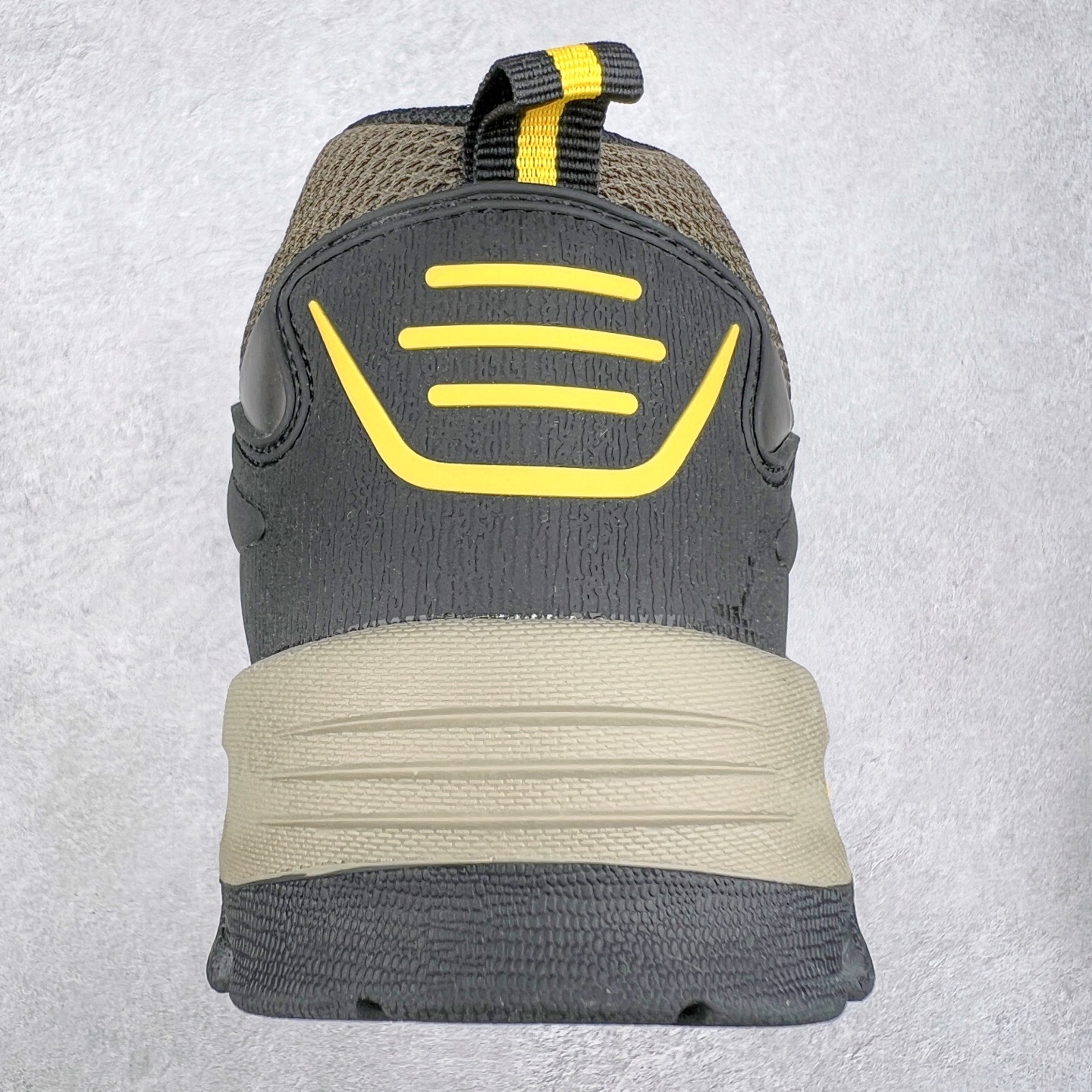 图片[8]-Columbia 哥伦比亚户外登山鞋休闲鞋户外越野徒步鞋广东大厂品质 面料采用进口磨砂牛皮 鞋底采用Vibram黄金大底 专门为鞋底设计的橡胶以出色的耐磨性，良好的防滑性，均匀的质地获得了众多品牌的认可Columbia成立于1938年，源自美国俄勒 州波特兰市，是有着80年悠久历史的国际户外品牌。作为户外科技的先驱者，哥伦比亚倡导 “Tested Tough要玩就玩真的”品牌精神。实地测试文化作为其品牌基因，致力透过产品传递品牌精髓.Columbia执着于让消费者在户外得到专业的真实保护，可以更长时间地享受户外乐趣 尺码：39-44-选品中心