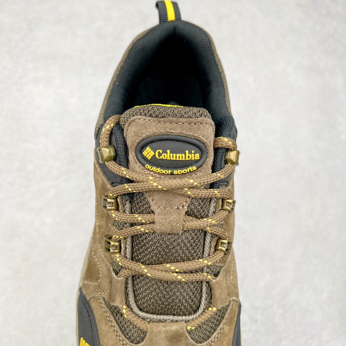 图片[5]-Columbia 哥伦比亚户外登山鞋休闲鞋户外越野徒步鞋广东大厂品质 面料采用进口磨砂牛皮 鞋底采用Vibram黄金大底 专门为鞋底设计的橡胶以出色的耐磨性，良好的防滑性，均匀的质地获得了众多品牌的认可Columbia成立于1938年，源自美国俄勒 州波特兰市，是有着80年悠久历史的国际户外品牌。作为户外科技的先驱者，哥伦比亚倡导 “Tested Tough要玩就玩真的”品牌精神。实地测试文化作为其品牌基因，致力透过产品传递品牌精髓.Columbia执着于让消费者在户外得到专业的真实保护，可以更长时间地享受户外乐趣 尺码：39-44-选品中心