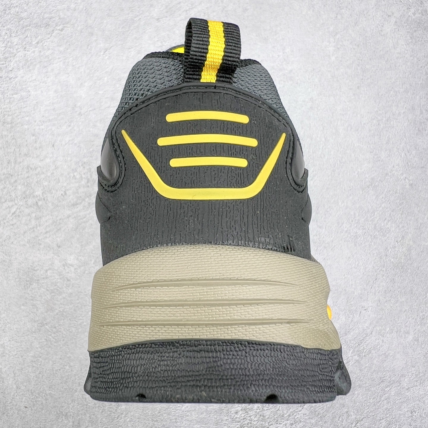 图片[8]-Columbia 哥伦比亚户外登山鞋休闲鞋户外越野徒步鞋广东大厂品质 面料采用进口磨砂牛皮 鞋底采用Vibram黄金大底 专门为鞋底设计的橡胶以出色的耐磨性，良好的防滑性，均匀的质地获得了众多品牌的认可Columbia成立于1938年，源自美国俄勒 州波特兰市，是有着80年悠久历史的国际户外品牌。作为户外科技的先驱者，哥伦比亚倡导 “Tested Tough要玩就玩真的”品牌精神。实地测试文化作为其品牌基因，致力透过产品传递品牌精髓.Columbia执着于让消费者在户外得到专业的真实保护，可以更长时间地享受户外乐趣 尺码：39-44-选品中心