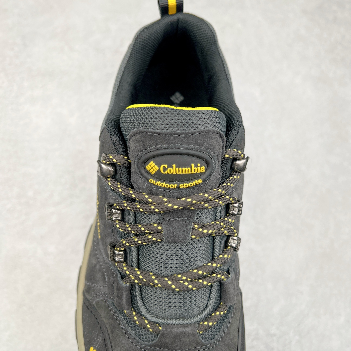 图片[5]-Columbia 哥伦比亚户外登山鞋休闲鞋户外越野徒步鞋广东大厂品质 面料采用进口磨砂牛皮 鞋底采用Vibram黄金大底 专门为鞋底设计的橡胶以出色的耐磨性，良好的防滑性，均匀的质地获得了众多品牌的认可Columbia成立于1938年，源自美国俄勒 州波特兰市，是有着80年悠久历史的国际户外品牌。作为户外科技的先驱者，哥伦比亚倡导 “Tested Tough要玩就玩真的”品牌精神。实地测试文化作为其品牌基因，致力透过产品传递品牌精髓.Columbia执着于让消费者在户外得到专业的真实保护，可以更长时间地享受户外乐趣 尺码：39-44-选品中心