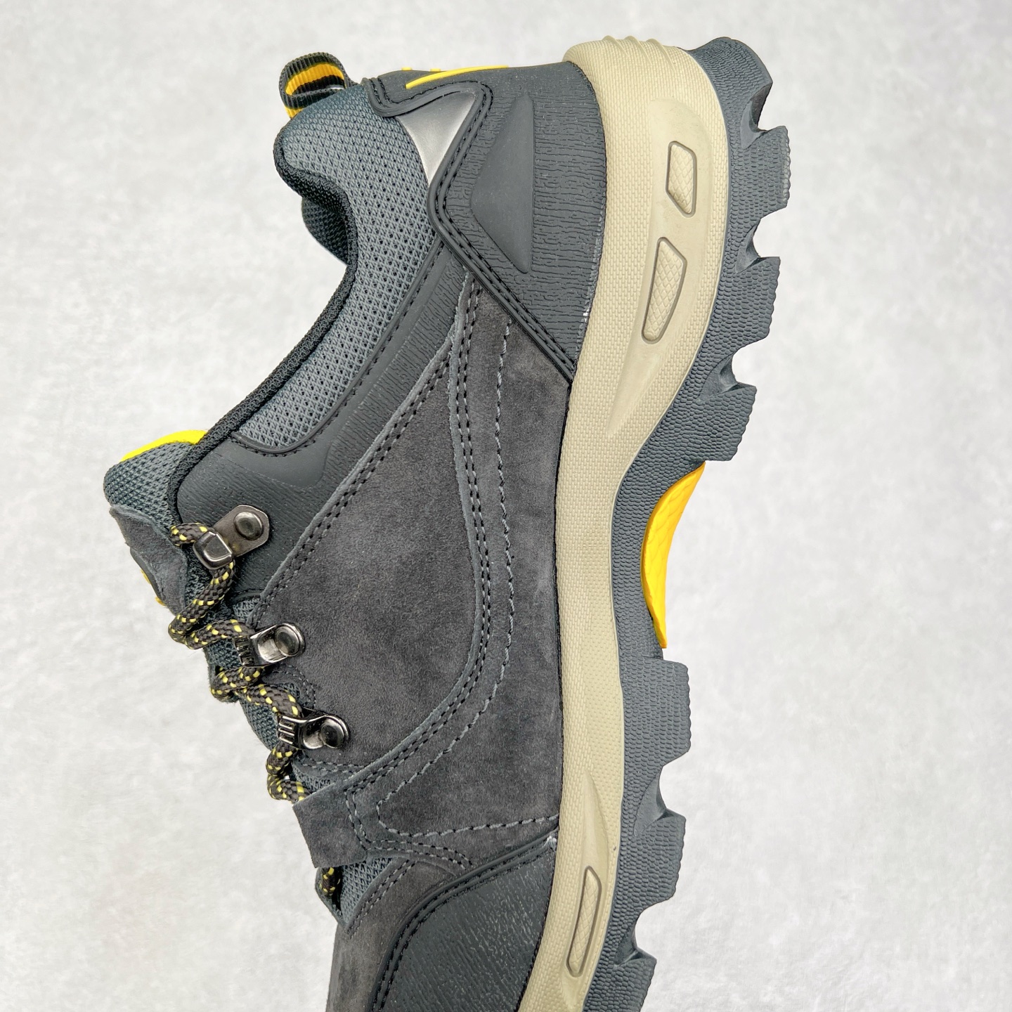 图片[7]-Columbia 哥伦比亚户外登山鞋休闲鞋户外越野徒步鞋广东大厂品质 面料采用进口磨砂牛皮 鞋底采用Vibram黄金大底 专门为鞋底设计的橡胶以出色的耐磨性，良好的防滑性，均匀的质地获得了众多品牌的认可Columbia成立于1938年，源自美国俄勒 州波特兰市，是有着80年悠久历史的国际户外品牌。作为户外科技的先驱者，哥伦比亚倡导 “Tested Tough要玩就玩真的”品牌精神。实地测试文化作为其品牌基因，致力透过产品传递品牌精髓.Columbia执着于让消费者在户外得到专业的真实保护，可以更长时间地享受户外乐趣 尺码：39-44-选品中心