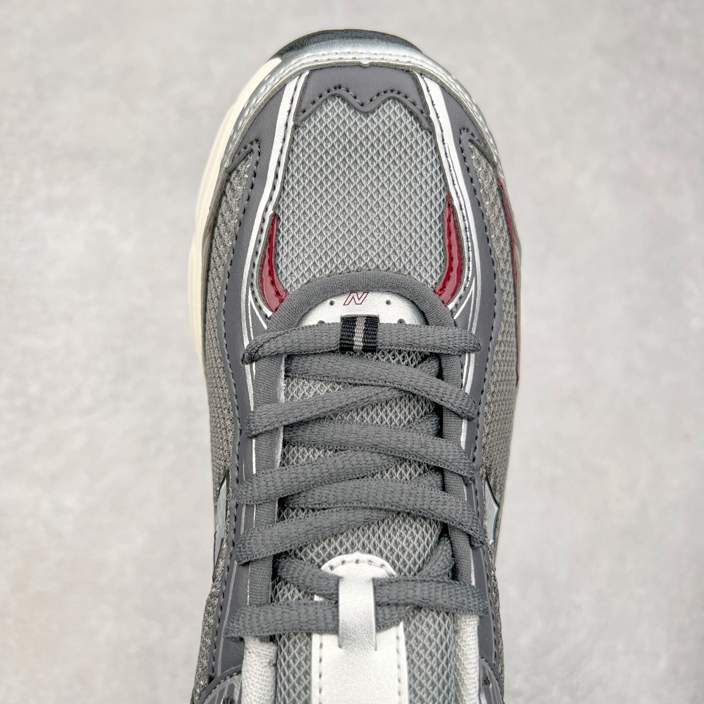 图片[4]-New Balance 推出了全新鞋款。这次复刻的 U509 是基于他们经典档案中的 NB509 跑鞋，赋予其全新的现代设计。虽然保留了原有的轮廓，但也根据当下潮流做了升级调整。相比之前的 509，新款 U509 的轮廓变得更加利落，侧面的皮革细节也增强了运动感。此外，鞋面采用了更大孔的网眼材质，让整体设计看起来更加潮流、时尚。实拍调校N版已经零色差零失真 百分百还原实物色彩所见即所得 不存在货不对板色差等低级问题 选购参考实物拍摄 不混卖不参货 只用心做好货严格选品 承诺混一赔十 尺码：36 36.5 37.5 38 38.5 39 40 40.5 41 42 42.5 43 44 44.5 45-选品中心