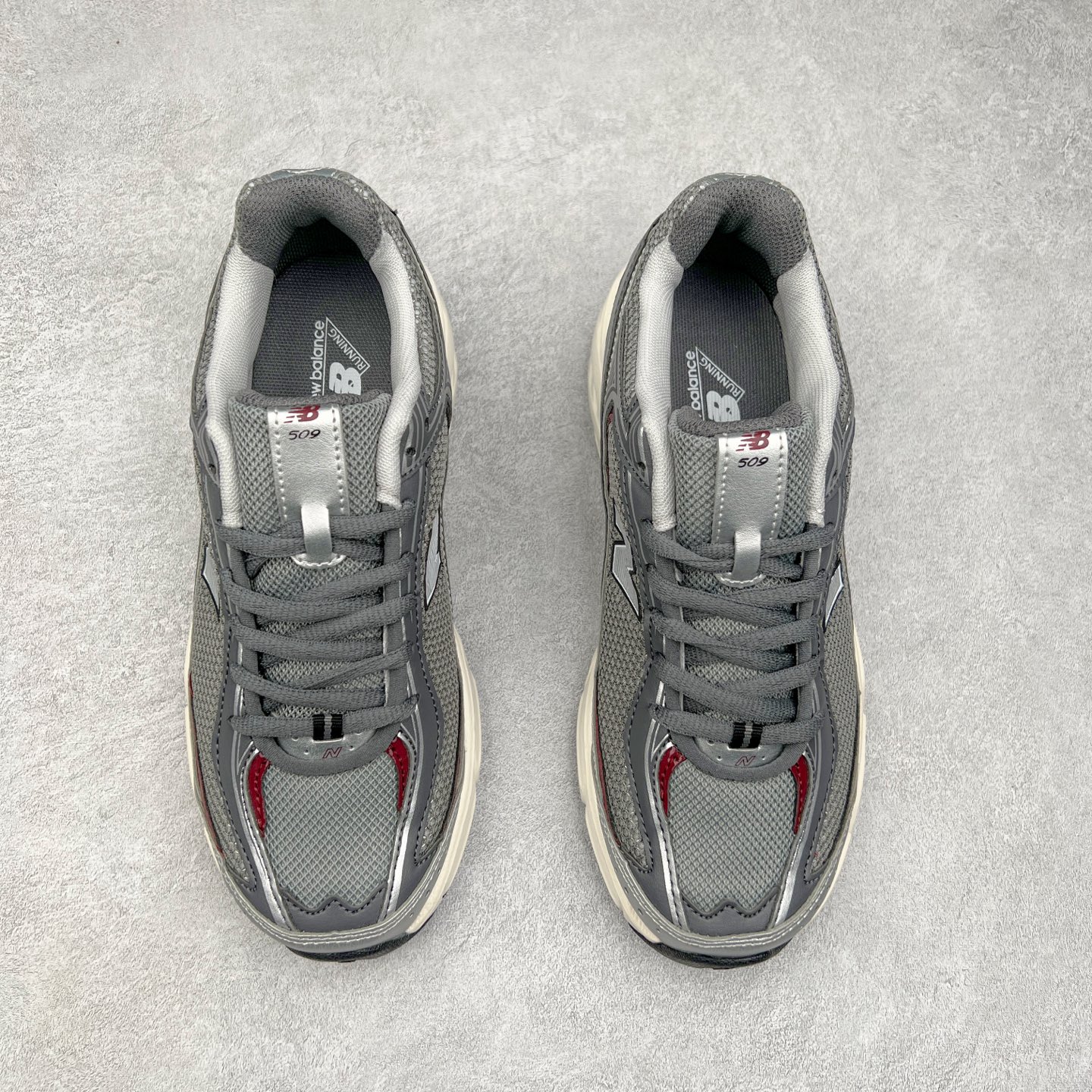 图片[2]-New Balance 推出了全新鞋款。这次复刻的 U509 是基于他们经典档案中的 NB509 跑鞋，赋予其全新的现代设计。虽然保留了原有的轮廓，但也根据当下潮流做了升级调整。相比之前的 509，新款 U509 的轮廓变得更加利落，侧面的皮革细节也增强了运动感。此外，鞋面采用了更大孔的网眼材质，让整体设计看起来更加潮流、时尚。实拍调校N版已经零色差零失真 百分百还原实物色彩所见即所得 不存在货不对板色差等低级问题 选购参考实物拍摄 不混卖不参货 只用心做好货严格选品 承诺混一赔十 尺码：36 36.5 37.5 38 38.5 39 40 40.5 41 42 42.5 43 44 44.5 45-选品中心