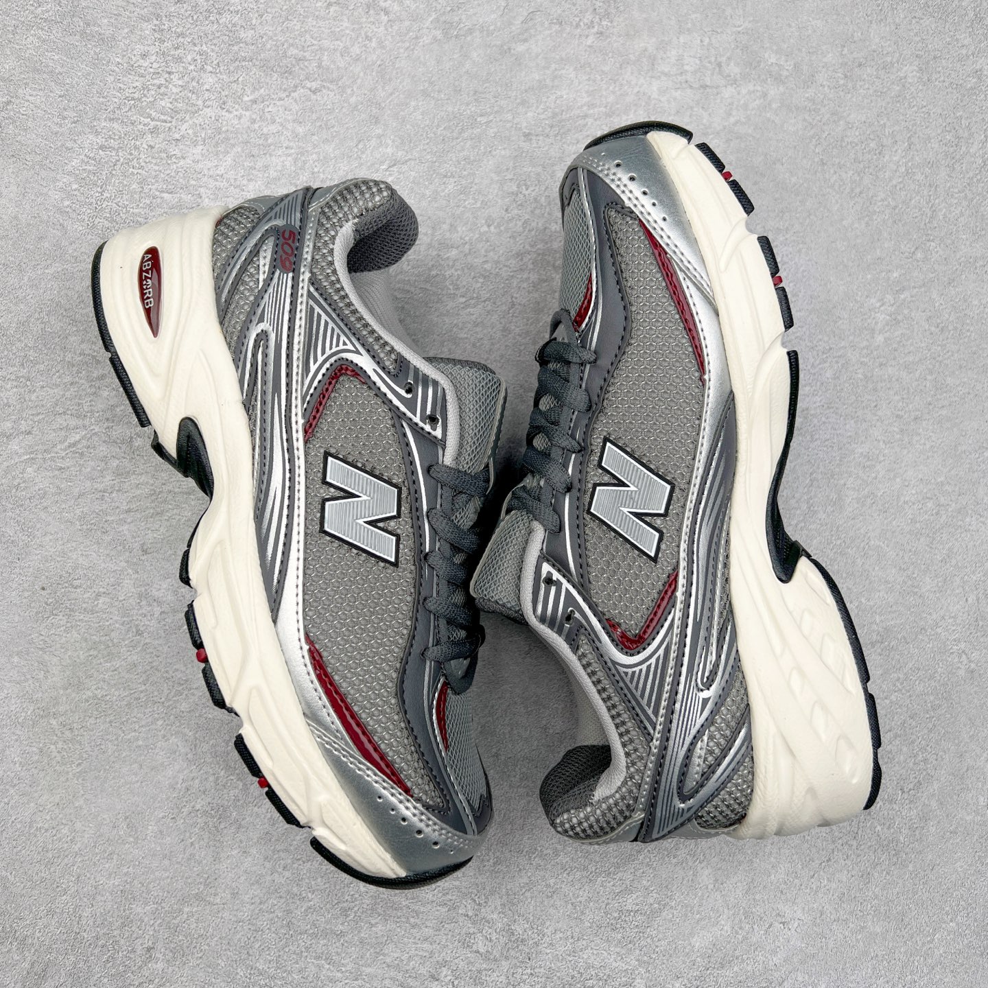 图片[3]-New Balance 推出了全新鞋款。这次复刻的 U509 是基于他们经典档案中的 NB509 跑鞋，赋予其全新的现代设计。虽然保留了原有的轮廓，但也根据当下潮流做了升级调整。相比之前的 509，新款 U509 的轮廓变得更加利落，侧面的皮革细节也增强了运动感。此外，鞋面采用了更大孔的网眼材质，让整体设计看起来更加潮流、时尚。实拍调校N版已经零色差零失真 百分百还原实物色彩所见即所得 不存在货不对板色差等低级问题 选购参考实物拍摄 不混卖不参货 只用心做好货严格选品 承诺混一赔十 尺码：36 36.5 37.5 38 38.5 39 40 40.5 41 42 42.5 43 44 44.5 45-选品中心