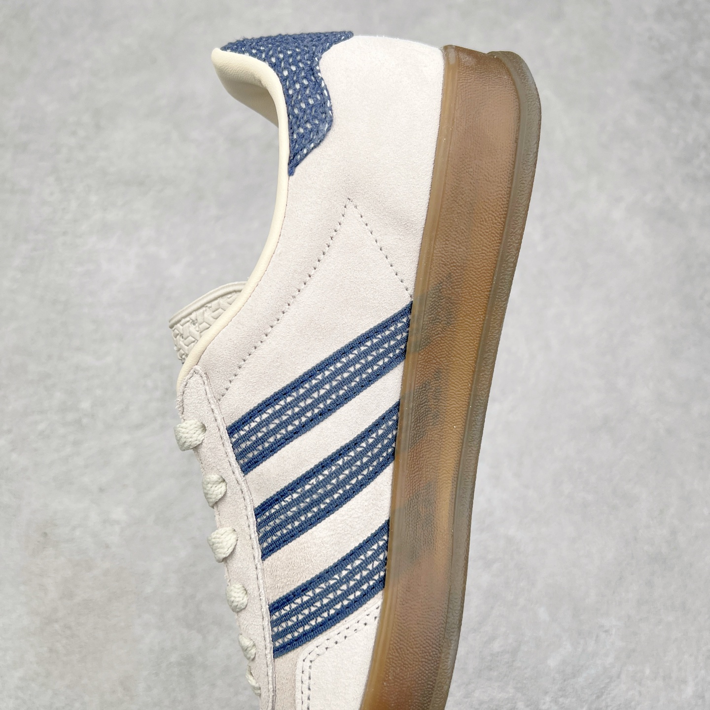 图片[7]-AD Gazelle Indoor Trainers 羚羊内训系列低帮复古百搭休闲运动德训风板鞋 JR3381 90年代经典的复刻版！自60年代以足球训练鞋面世以来,Gazelle就以其经典设计席卷全球。1991年版本的复刻,再造经典Gazelle。采用皮革打造,搭配浊色细节,让这款经典更加简约。尺码：36 36⅔ 37⅓ 38 38⅔ 39⅓ 40 40⅔ 41⅓ 42 42⅔ 43⅓ 44 45-选品中心