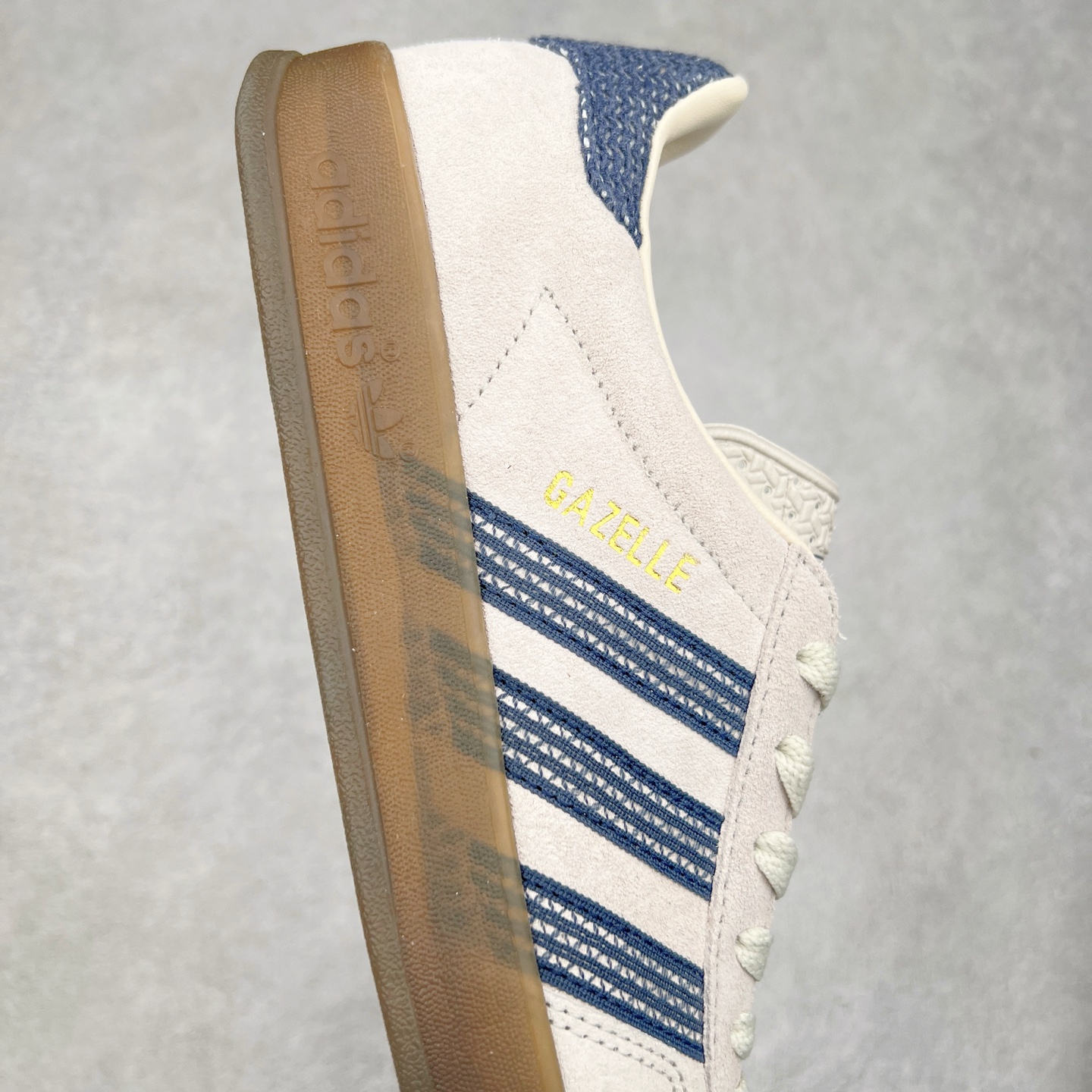 图片[6]-AD Gazelle Indoor Trainers 羚羊内训系列低帮复古百搭休闲运动德训风板鞋 JR3381 90年代经典的复刻版！自60年代以足球训练鞋面世以来,Gazelle就以其经典设计席卷全球。1991年版本的复刻,再造经典Gazelle。采用皮革打造,搭配浊色细节,让这款经典更加简约。尺码：36 36⅔ 37⅓ 38 38⅔ 39⅓ 40 40⅔ 41⅓ 42 42⅔ 43⅓ 44 45-选品中心