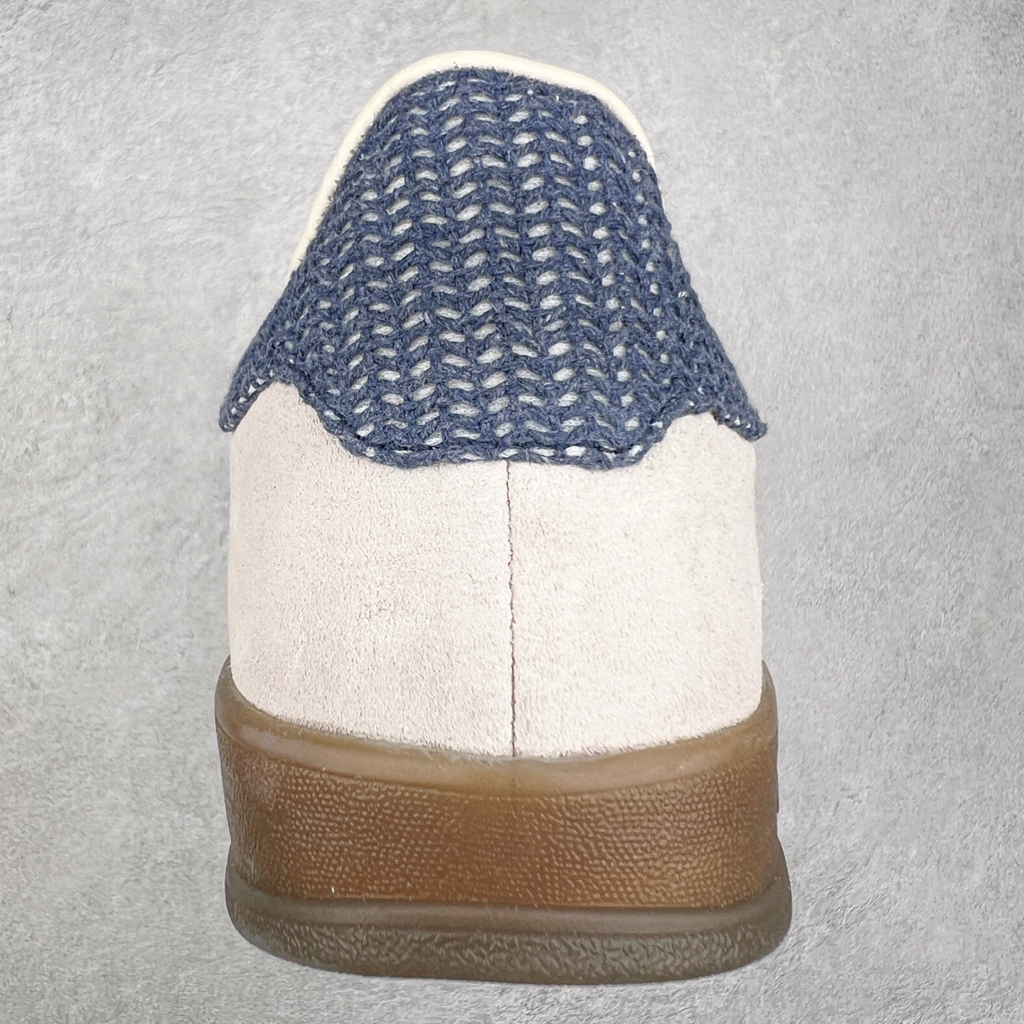 图片[8]-AD Gazelle Indoor Trainers 羚羊内训系列低帮复古百搭休闲运动德训风板鞋 JR3381 90年代经典的复刻版！自60年代以足球训练鞋面世以来,Gazelle就以其经典设计席卷全球。1991年版本的复刻,再造经典Gazelle。采用皮革打造,搭配浊色细节,让这款经典更加简约。尺码：36 36⅔ 37⅓ 38 38⅔ 39⅓ 40 40⅔ 41⅓ 42 42⅔ 43⅓ 44 45-选品中心