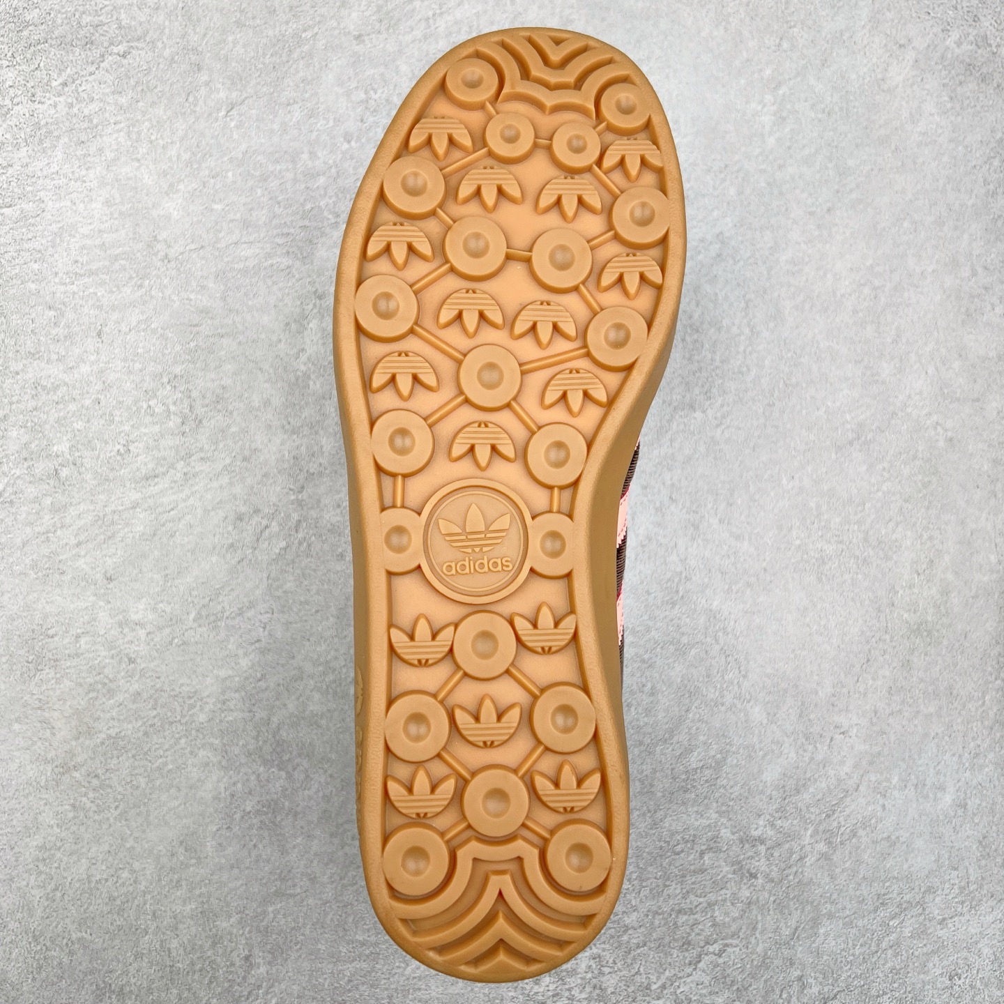 图片[9]-AD Gazelle Indoor Trainers 羚羊内训系列低帮复古百搭休闲运动德训风板鞋 JI2714 90年代经典的复刻版！自60年代以足球训练鞋面世以来,Gazelle就以其经典设计席卷全球。1991年版本的复刻,再造经典Gazelle。采用皮革打造,搭配浊色细节,让这款经典更加简约。尺码：36 36⅔ 37⅓ 38 38⅔ 39⅓ 40 40⅔ 41⅓ 42 42⅔ 43⅓ 44 45-选品中心