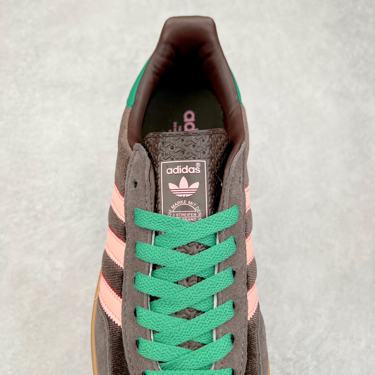 图片[5]-AD Gazelle Indoor Trainers 羚羊内训系列低帮复古百搭休闲运动德训风板鞋 JI2714 90年代经典的复刻版！自60年代以足球训练鞋面世以来,Gazelle就以其经典设计席卷全球。1991年版本的复刻,再造经典Gazelle。采用皮革打造,搭配浊色细节,让这款经典更加简约。尺码：36 36⅔ 37⅓ 38 38⅔ 39⅓ 40 40⅔ 41⅓ 42 42⅔ 43⅓ 44 45-选品中心