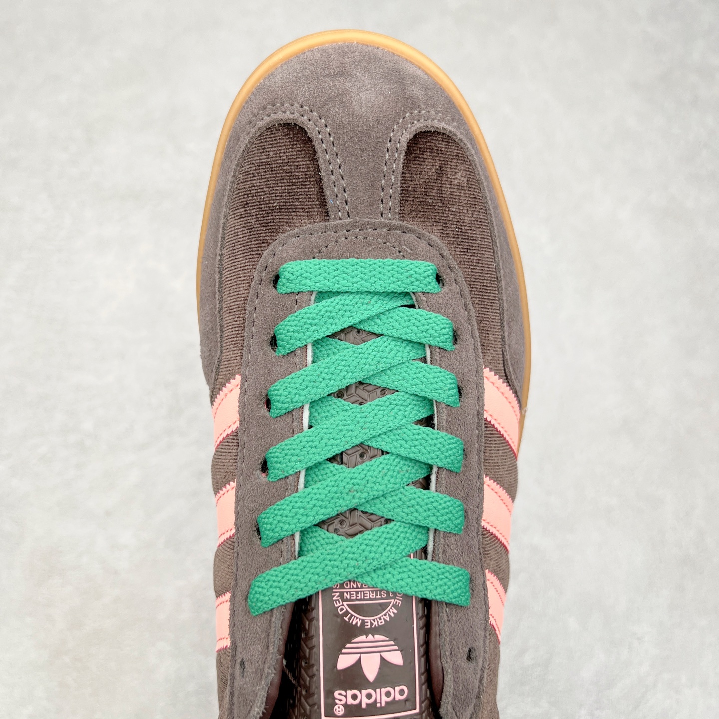 图片[4]-AD Gazelle Indoor Trainers 羚羊内训系列低帮复古百搭休闲运动德训风板鞋 JI2714 90年代经典的复刻版！自60年代以足球训练鞋面世以来,Gazelle就以其经典设计席卷全球。1991年版本的复刻,再造经典Gazelle。采用皮革打造,搭配浊色细节,让这款经典更加简约。尺码：36 36⅔ 37⅓ 38 38⅔ 39⅓ 40 40⅔ 41⅓ 42 42⅔ 43⅓ 44 45-选品中心