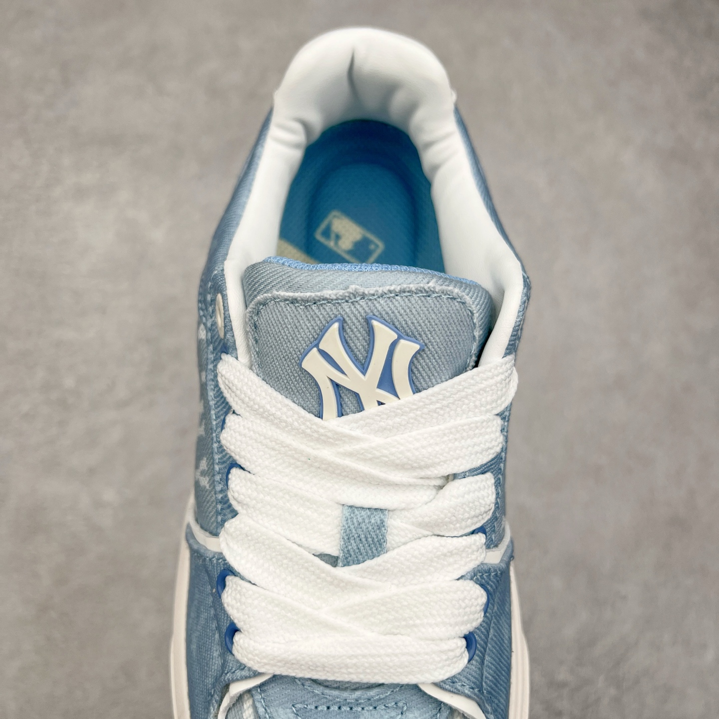 图片[5]-MLB Chunky Liner Basic 复古印花学长鞋系列低帮轻量增高厚底百搭休闲运动慢跑鞋板鞋 Korea韩国联名NY美国榄球纽约洋基队限定 韩国代购专供 全套原楦原纸板原厂数据开发 正确中底拉帮中底网布细节 平台代购专供 左脚内置芯片 韩国代购吊牌标贴 独家一比一RB+MD组合大底 高频后跟小人Logo精准对位立体饱满 正确网布加超迁鞋面 转印中底走线紧密 转印Logo工艺表层防刮不掉色 尺码：35 36 36.5 37.5 38 38.5 39 40 40.5 41 42 42.5 43 44 45-选品中心