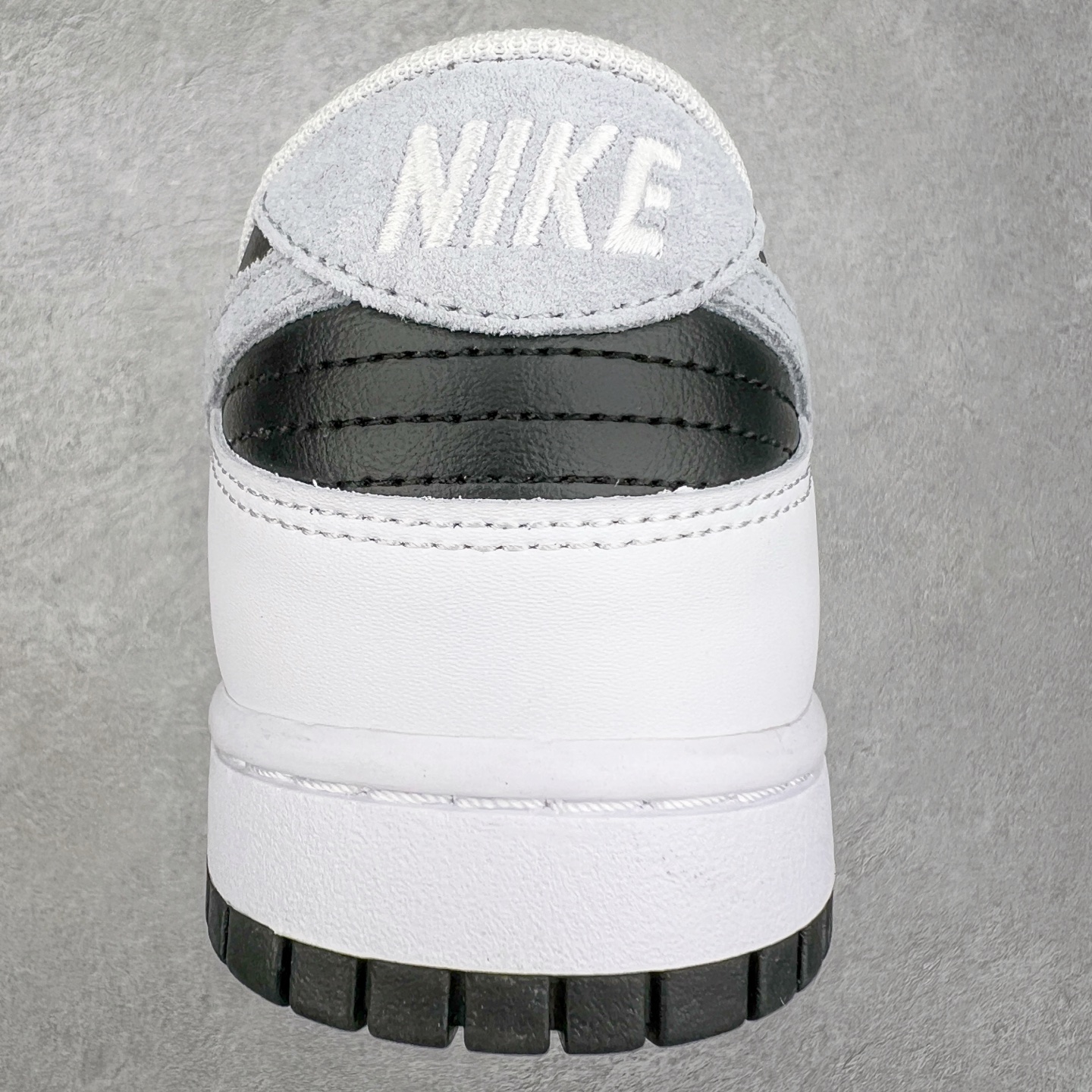 图片[8]-＃K1 NK Dunk Low IB4620-141 全新支线性价比拉满 迎合行情定价 正确头层皮料 细节均购入原鞋校对开发 全套原纸板楦头加持 细节品控鞋型稳定 独家私模官方最新原厂磨具打造大底 鞋头坡度极致还原 原盒原配 玻璃冲刀 超高清洁度 全鞋零毛边皮料切割 正确中底布背胶中底布拉帮走线 尺码：36 36.5 37.5 38 38.5 39 40 40.5 41 42 42.5 43 44 44.5 45 46-选品中心