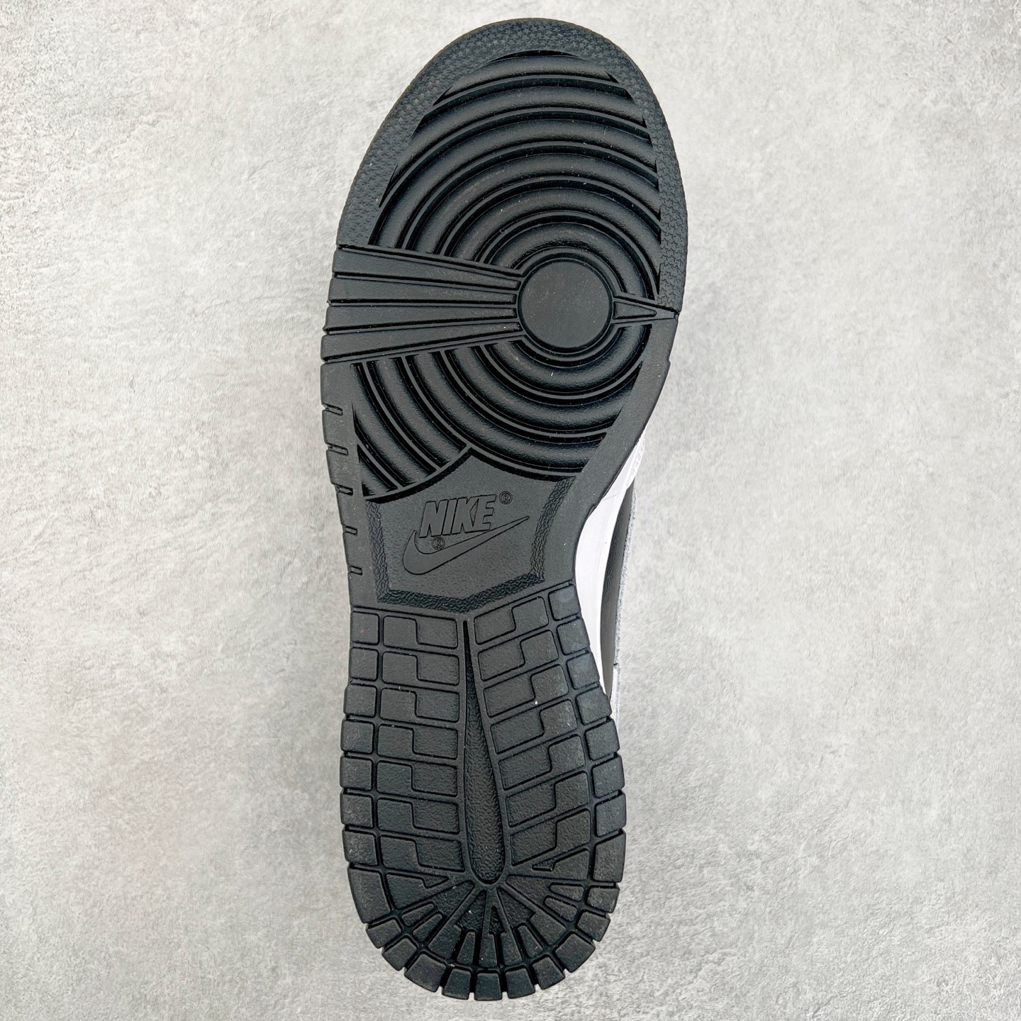 图片[9]-＃K1 NK Dunk Low IB4620-141 全新支线性价比拉满 迎合行情定价 正确头层皮料 细节均购入原鞋校对开发 全套原纸板楦头加持 细节品控鞋型稳定 独家私模官方最新原厂磨具打造大底 鞋头坡度极致还原 原盒原配 玻璃冲刀 超高清洁度 全鞋零毛边皮料切割 正确中底布背胶中底布拉帮走线 尺码：36 36.5 37.5 38 38.5 39 40 40.5 41 42 42.5 43 44 44.5 45 46-选品中心