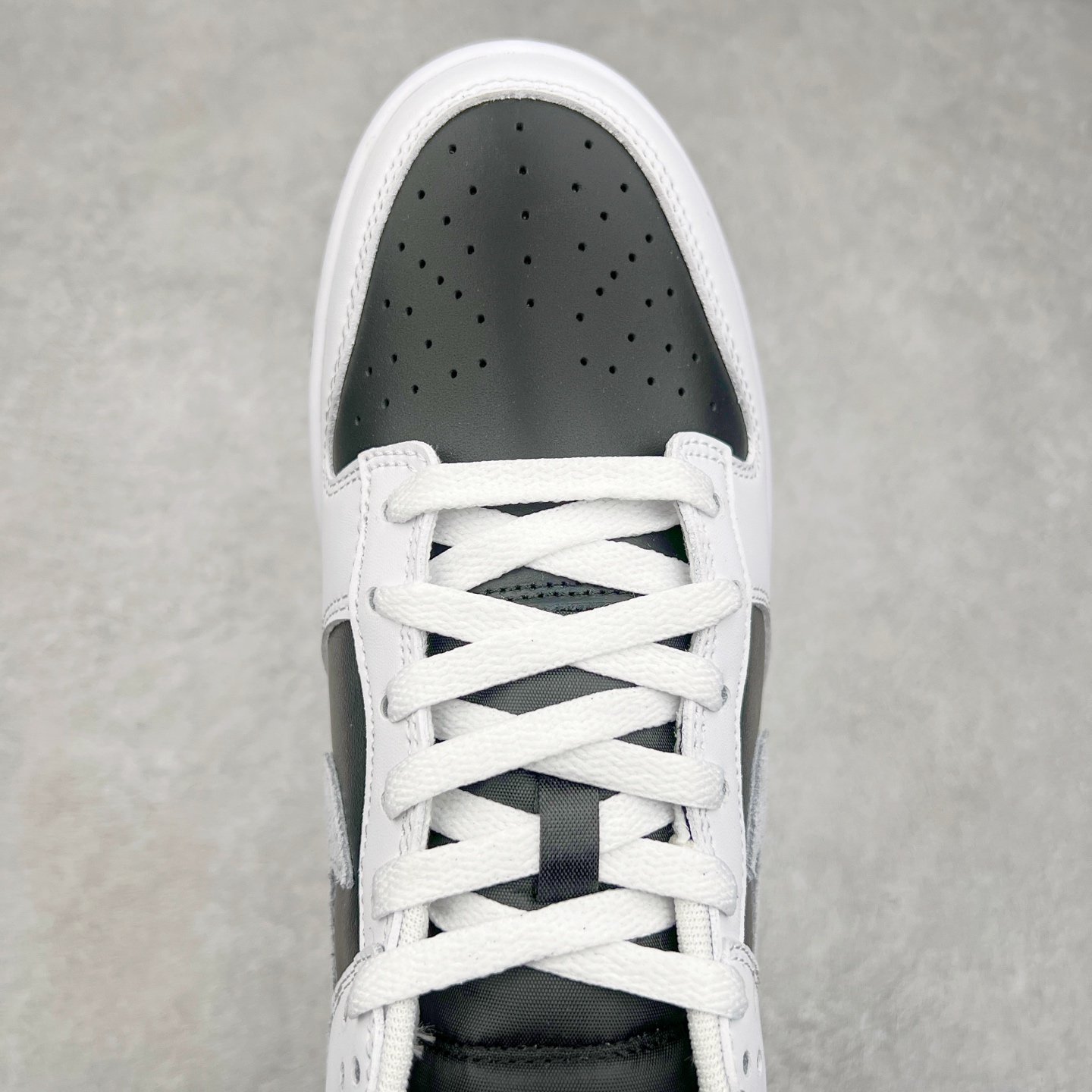 图片[4]-＃K1 NK Dunk Low IB4620-141 全新支线性价比拉满 迎合行情定价 正确头层皮料 细节均购入原鞋校对开发 全套原纸板楦头加持 细节品控鞋型稳定 独家私模官方最新原厂磨具打造大底 鞋头坡度极致还原 原盒原配 玻璃冲刀 超高清洁度 全鞋零毛边皮料切割 正确中底布背胶中底布拉帮走线 尺码：36 36.5 37.5 38 38.5 39 40 40.5 41 42 42.5 43 44 44.5 45 46-选品中心