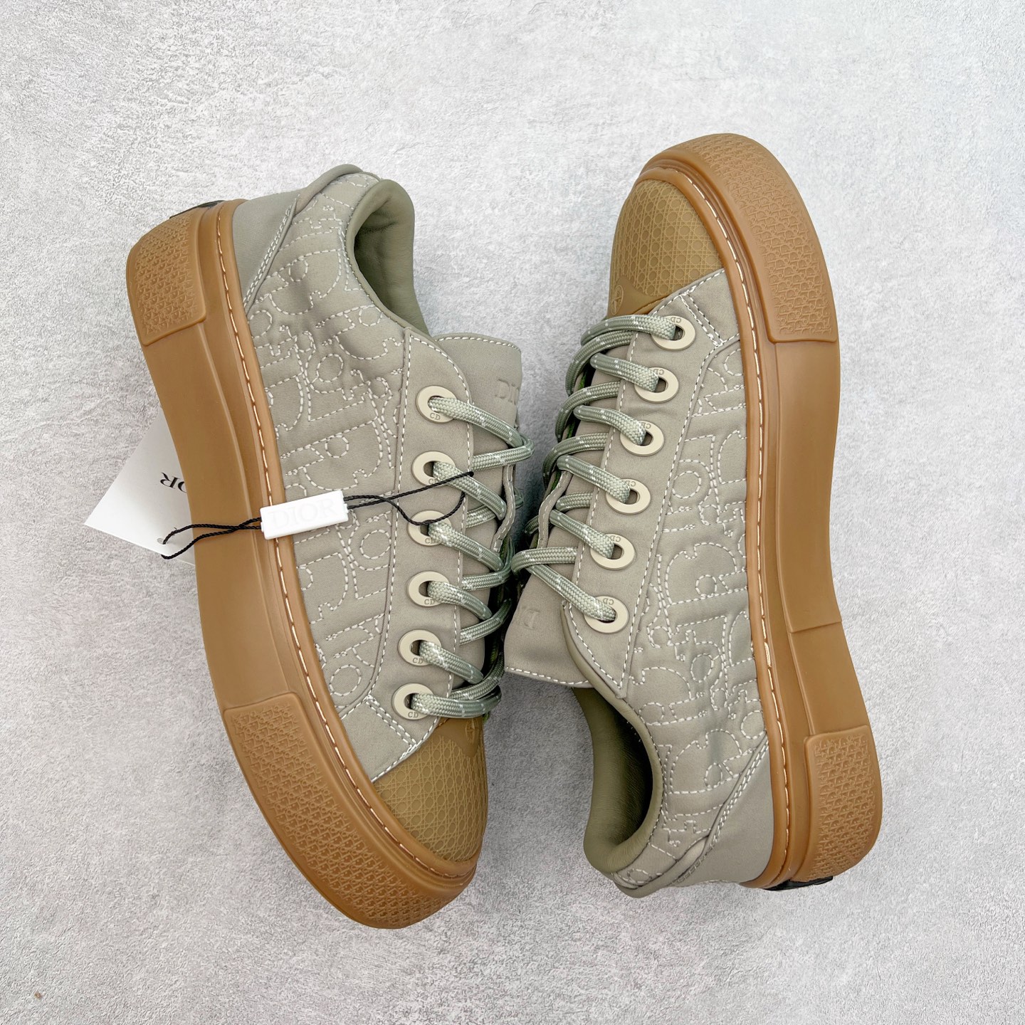 图片[3]-＃纯原 Dior B33 迪奥印花系带时尚运动板鞋网球鞋 全套原厂新版原纸板楦头开发 原厂特供皮料加持 原档数据大底 高频字母排版细节 还原 Zp 高端零售特供批次 2023秋季新品 彰显非凡的精湛工艺 重新诠释经典的网球鞋 时尚的廓形突显厚实感 采用全新的拉绒马海毛针织面料 突显柔软触感与富有层次感的流行色彩 搭配棕色绒面革镶片提升格调 别具一格的加垫鞋舌点缀以压花效果Dior标志 后侧点缀以Dior 30Avenue Montaigne标志 可为各式休闲造型增添时尚气质 尺码：40 41 42 43 44 45 46-选品中心