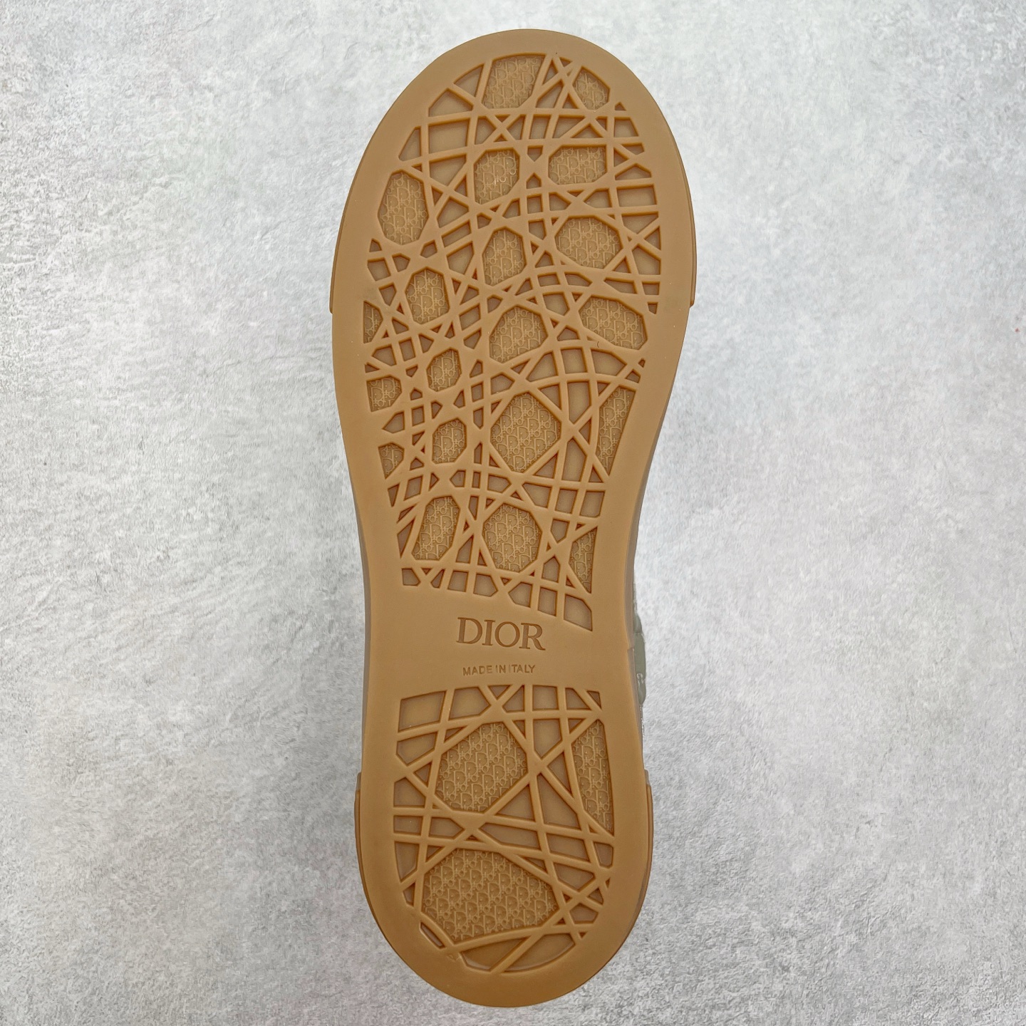 图片[9]-＃纯原 Dior B33 迪奥印花系带时尚运动板鞋网球鞋 全套原厂新版原纸板楦头开发 原厂特供皮料加持 原档数据大底 高频字母排版细节 还原 Zp 高端零售特供批次 2023秋季新品 彰显非凡的精湛工艺 重新诠释经典的网球鞋 时尚的廓形突显厚实感 采用全新的拉绒马海毛针织面料 突显柔软触感与富有层次感的流行色彩 搭配棕色绒面革镶片提升格调 别具一格的加垫鞋舌点缀以压花效果Dior标志 后侧点缀以Dior 30Avenue Montaigne标志 可为各式休闲造型增添时尚气质 尺码：40 41 42 43 44 45 46-选品中心