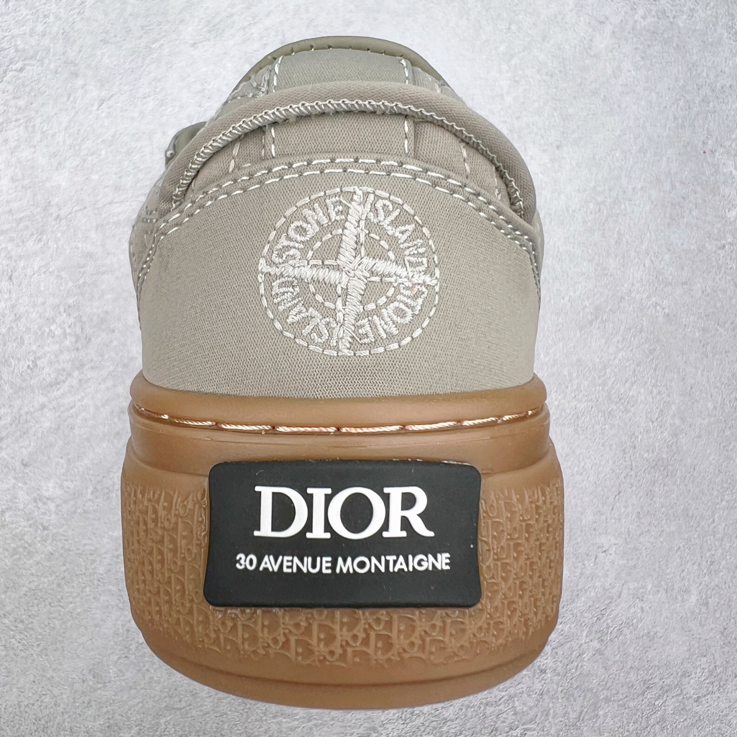 图片[8]-＃纯原 Dior B33 迪奥印花系带时尚运动板鞋网球鞋 全套原厂新版原纸板楦头开发 原厂特供皮料加持 原档数据大底 高频字母排版细节 还原 Zp 高端零售特供批次 2023秋季新品 彰显非凡的精湛工艺 重新诠释经典的网球鞋 时尚的廓形突显厚实感 采用全新的拉绒马海毛针织面料 突显柔软触感与富有层次感的流行色彩 搭配棕色绒面革镶片提升格调 别具一格的加垫鞋舌点缀以压花效果Dior标志 后侧点缀以Dior 30Avenue Montaigne标志 可为各式休闲造型增添时尚气质 尺码：40 41 42 43 44 45 46-选品中心