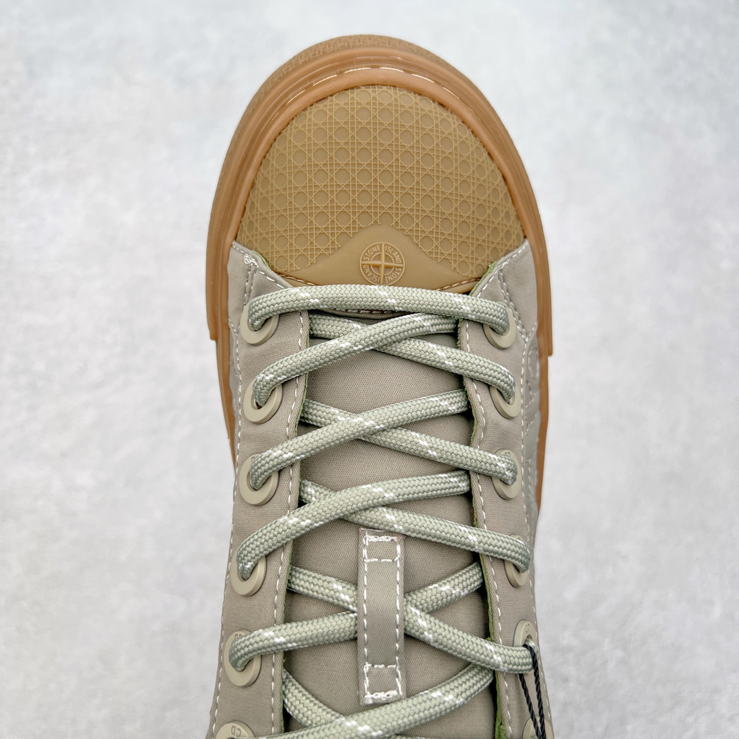 图片[4]-＃纯原 Dior B33 迪奥印花系带时尚运动板鞋网球鞋 全套原厂新版原纸板楦头开发 原厂特供皮料加持 原档数据大底 高频字母排版细节 还原 Zp 高端零售特供批次 2023秋季新品 彰显非凡的精湛工艺 重新诠释经典的网球鞋 时尚的廓形突显厚实感 采用全新的拉绒马海毛针织面料 突显柔软触感与富有层次感的流行色彩 搭配棕色绒面革镶片提升格调 别具一格的加垫鞋舌点缀以压花效果Dior标志 后侧点缀以Dior 30Avenue Montaigne标志 可为各式休闲造型增添时尚气质 尺码：40 41 42 43 44 45 46-选品中心