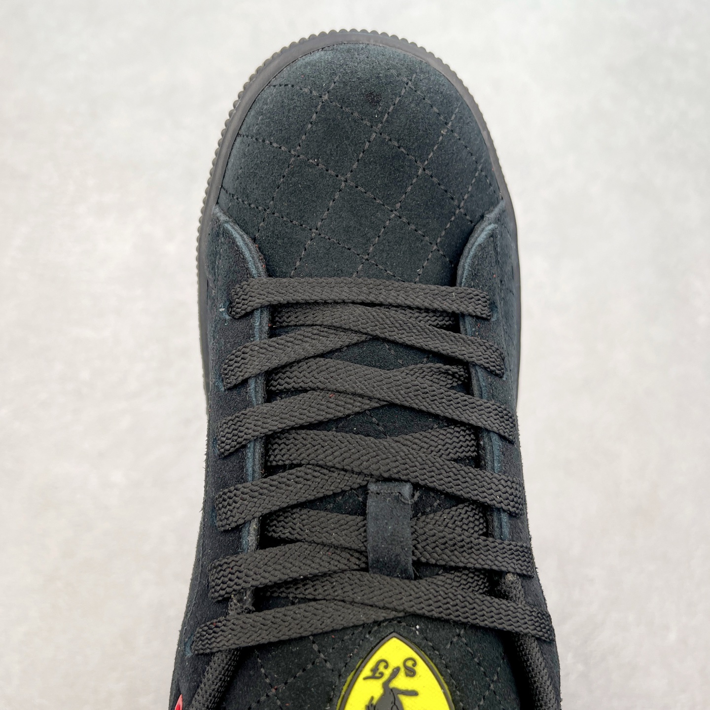 图片[4]-PUMA SUEDE XL 彪马新款面包鞋男女同款复古休闲板鞋 赠送一双鞋带 鞋身通体采用细腻的麂皮材质 厚实柔软 质感出众 鞋侧保留PUMA标志性跑道图案 侧面与后跟点缀金属色PUMA LOGO 兼具辨识度与细节感 加厚鞋垫、饱满鞋舌 搭配加宽扁形鞋带 使得穿着感更加贴合与舒适 值得一提的是 本季SUEDE XL鞋款以黑色、红色及蓝色最为瞩目 经典黑的配色 在低调之余可轻松驾驭任何潮流风格造型 而高饱和度的配色 则是当之无愧的早春出街利器。货号： 395205 尺码：36 37 37.5 38 38.5 39 40 40.5 41 42 42.5 43 44 45-选品中心