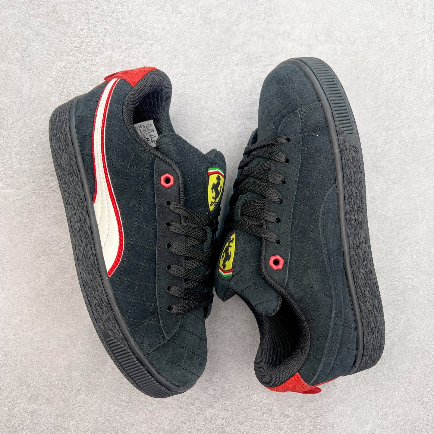 图片[3]-PUMA SUEDE XL 彪马新款面包鞋男女同款复古休闲板鞋 赠送一双鞋带 鞋身通体采用细腻的麂皮材质 厚实柔软 质感出众 鞋侧保留PUMA标志性跑道图案 侧面与后跟点缀金属色PUMA LOGO 兼具辨识度与细节感 加厚鞋垫、饱满鞋舌 搭配加宽扁形鞋带 使得穿着感更加贴合与舒适 值得一提的是 本季SUEDE XL鞋款以黑色、红色及蓝色最为瞩目 经典黑的配色 在低调之余可轻松驾驭任何潮流风格造型 而高饱和度的配色 则是当之无愧的早春出街利器。货号： 395205 尺码：36 37 37.5 38 38.5 39 40 40.5 41 42 42.5 43 44 45-选品中心