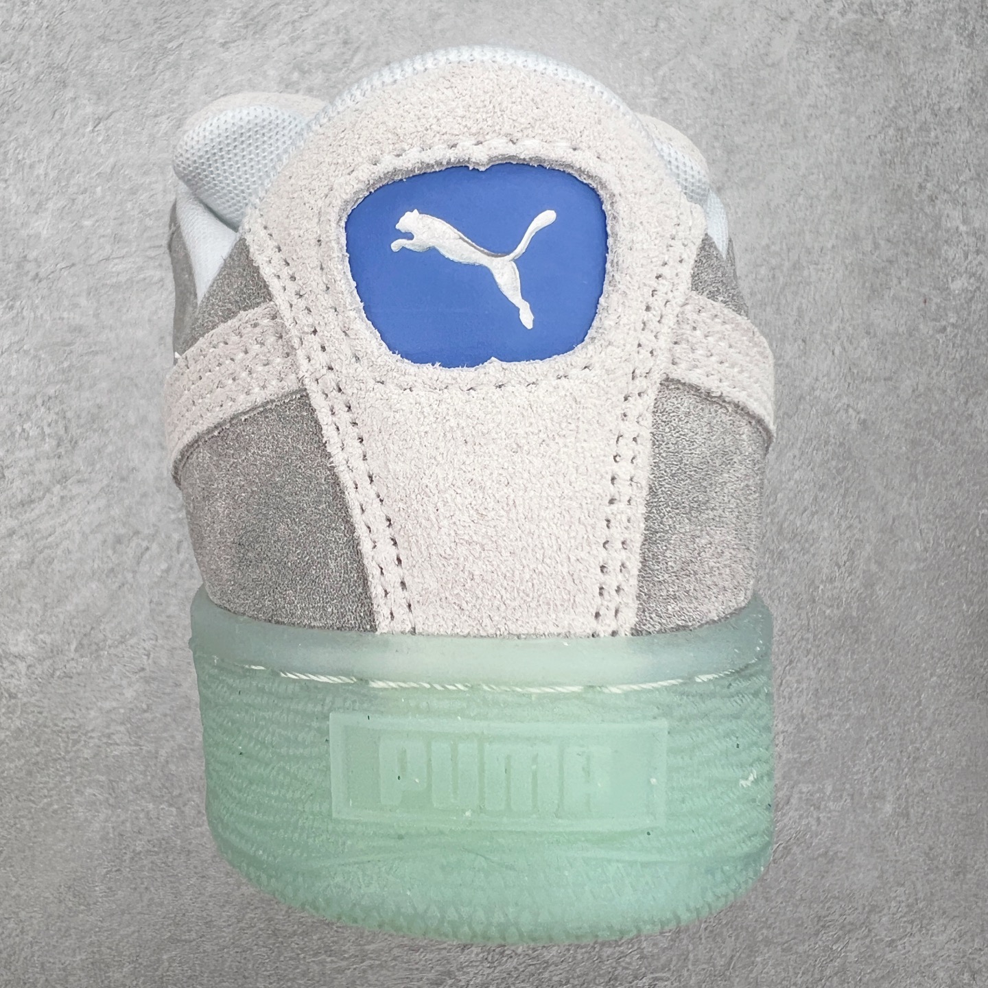 图片[8]-PUMA SUEDE XL 彪马新款面包鞋男女同款复古休闲板鞋 赠送一双鞋带 鞋身通体采用细腻的麂皮材质 厚实柔软 质感出众 鞋侧保留PUMA标志性跑道图案 侧面与后跟点缀金属色PUMA LOGO 兼具辨识度与细节感 加厚鞋垫、饱满鞋舌 搭配加宽扁形鞋带 使得穿着感更加贴合与舒适 值得一提的是 本季SUEDE XL鞋款以黑色、红色及蓝色最为瞩目 经典黑的配色 在低调之余可轻松驾驭任何潮流风格造型 而高饱和度的配色 则是当之无愧的早春出街利器。货号： 395205 尺码：36 37 37.5 38 38.5 39 40 40.5 41 42 42.5 43 44 45-选品中心