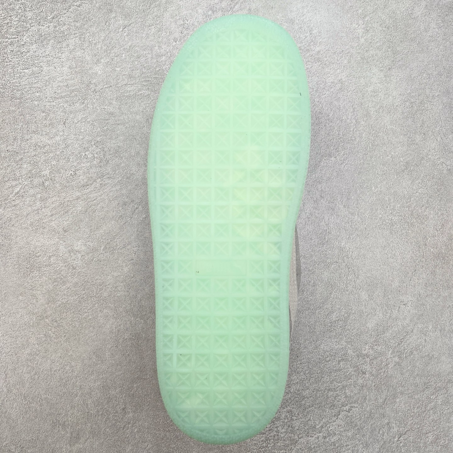 图片[9]-PUMA SUEDE XL 彪马新款面包鞋男女同款复古休闲板鞋 赠送一双鞋带 鞋身通体采用细腻的麂皮材质 厚实柔软 质感出众 鞋侧保留PUMA标志性跑道图案 侧面与后跟点缀金属色PUMA LOGO 兼具辨识度与细节感 加厚鞋垫、饱满鞋舌 搭配加宽扁形鞋带 使得穿着感更加贴合与舒适 值得一提的是 本季SUEDE XL鞋款以黑色、红色及蓝色最为瞩目 经典黑的配色 在低调之余可轻松驾驭任何潮流风格造型 而高饱和度的配色 则是当之无愧的早春出街利器。货号： 395205 尺码：36 37 37.5 38 38.5 39 40 40.5 41 42 42.5 43 44 45-选品中心