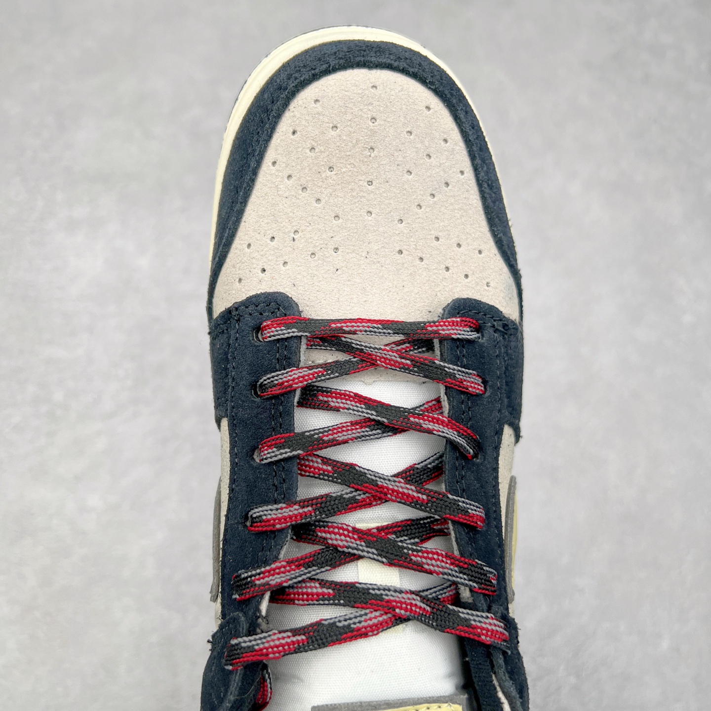 图片[4]-＃特价福利 NK Dunk Low 定制配色 大厂出品 极力推荐 原装头层材料 独家版型蒸餾加工帶來的是更好的视觉和脚感体验大厂纯原品质出货 清洁度 电绣工艺 皮料切割干净无任何毛边 细节完美 尺码：36 36.5 37.5 38 38.5 39 40 40.5 41 42 42.5 43 44 44.5 45 46-选品中心