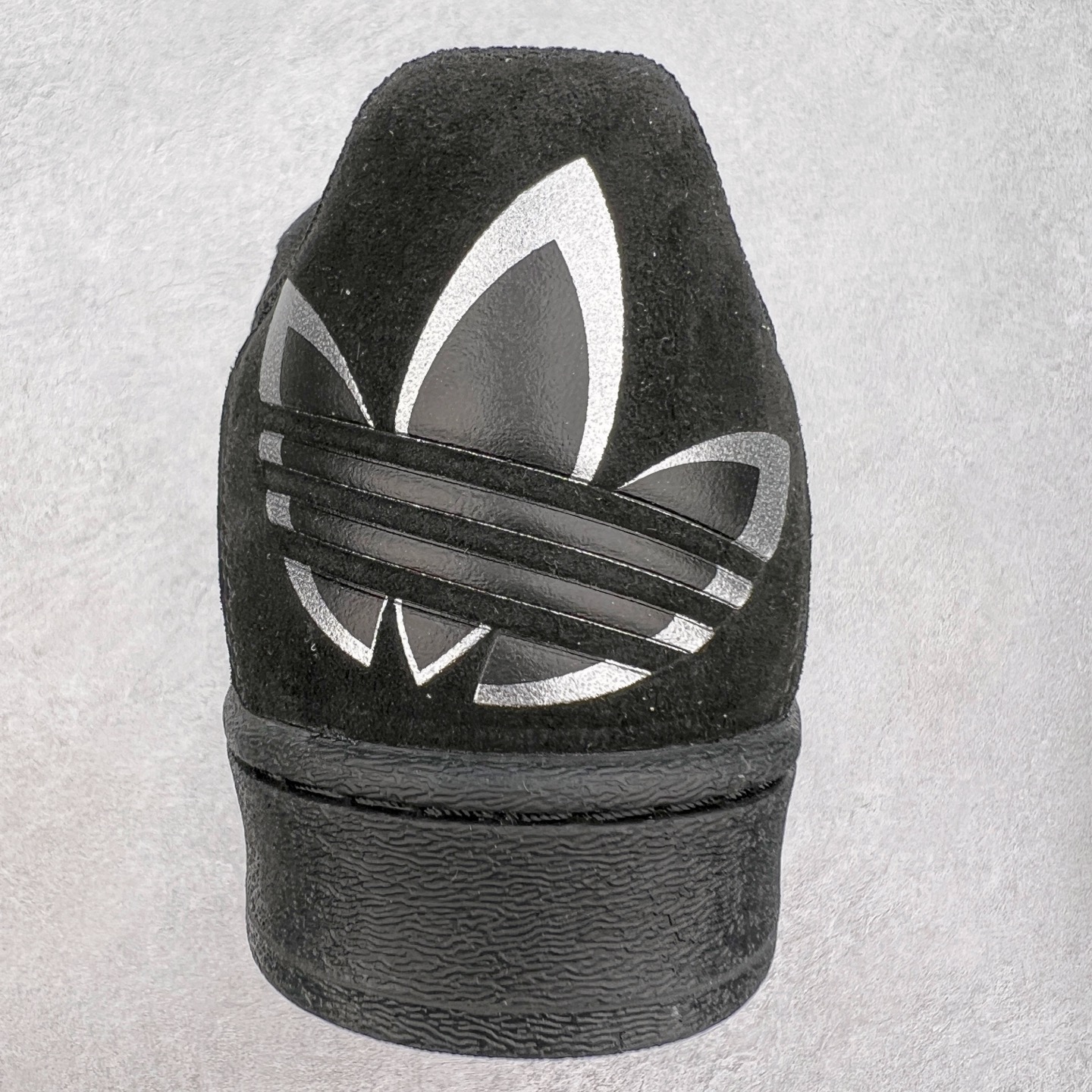 图片[8]-＃S1 AD Originals Superstar 经典复古贝壳头板鞋 IF7913 诞生于1969年 是第一双将全皮面鞋 身与橡胶鞋头结合在一起的低帮篮球鞋 Superstar最开始 是作为高帮篮球鞋Pro Model的低帮版本而出现的 但因为其独特和醒目的橡胶鞋头造型而让大家熟知 被大家形象地称为\\\”shelltoe\\\”贝壳头 在70年代的美国职业篮球场上 接近3/4的NBA球员都将这双Superstar作为场上用鞋 80年代之后 经过不断的改良和发展 Superstar逐渐成为横跨时装、音乐、街头文化、休闲和运动等各大领域的时尚潮鞋 尺码：36 36.5 37 38 38.5 39 40 40.5 41 42 42.5 43 44 44.5 45-选品中心